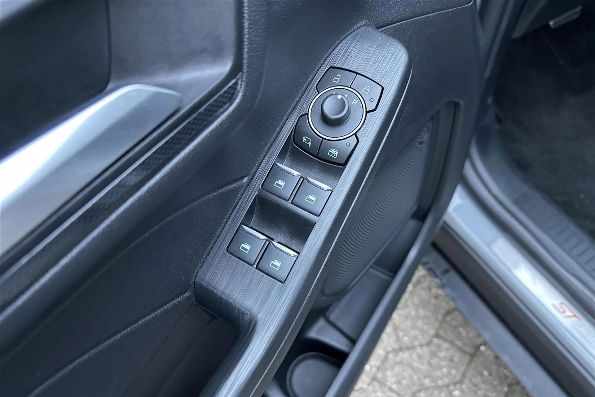 Billede af Ford Kuga 2,5 Plugin-hybrid Graphite Tech CVT 225HK 5d Trinl. Gear