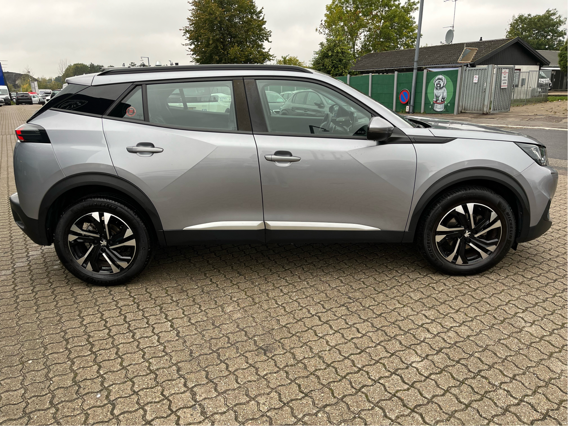 Billede af Peugeot 2008 1,2 PureTech Allure+ Navi EAT8 130HK 5d 8g Aut.