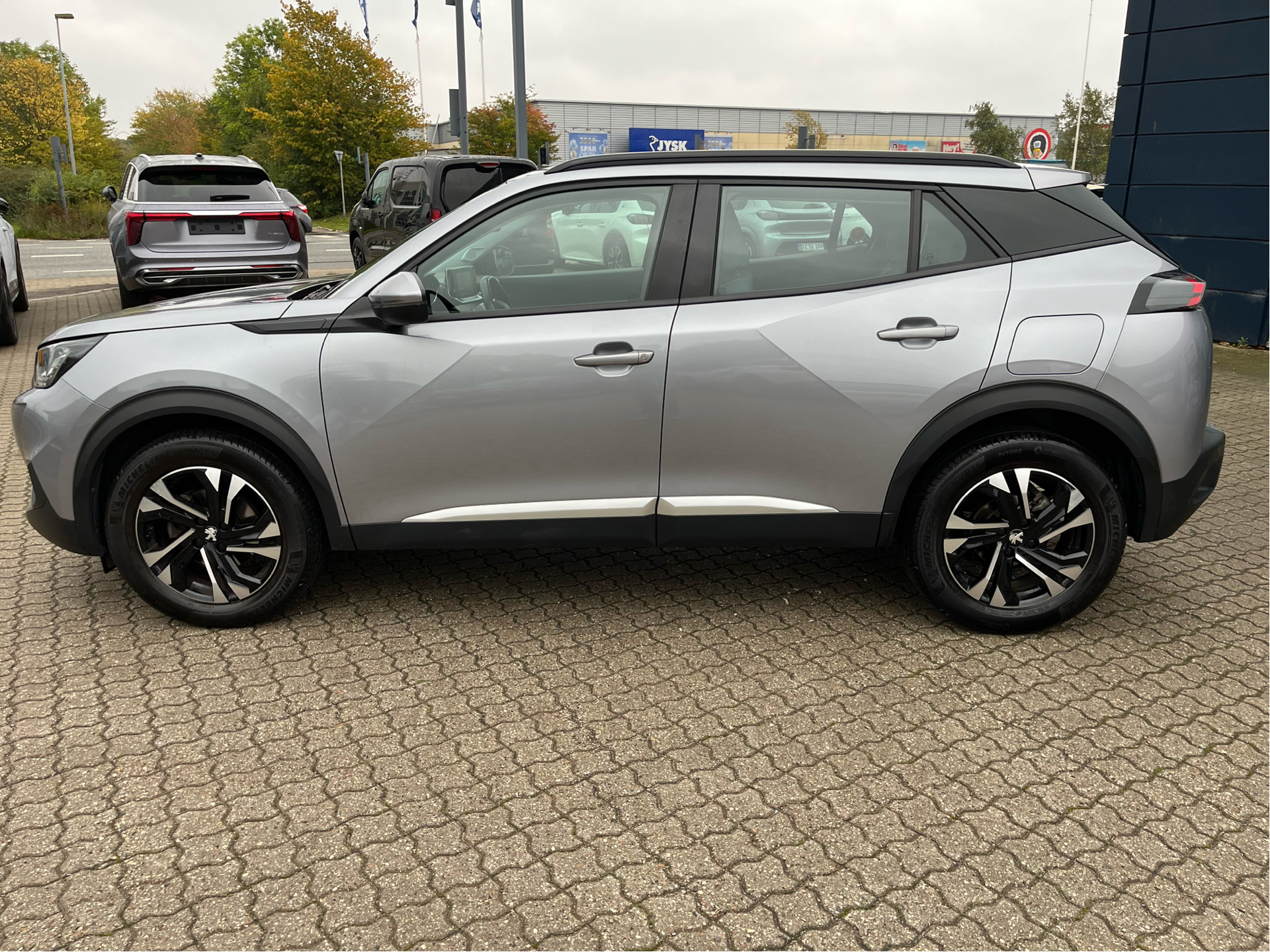 Billede af Peugeot 2008 1,2 PureTech Allure+ Navi EAT8 130HK 5d 8g Aut.