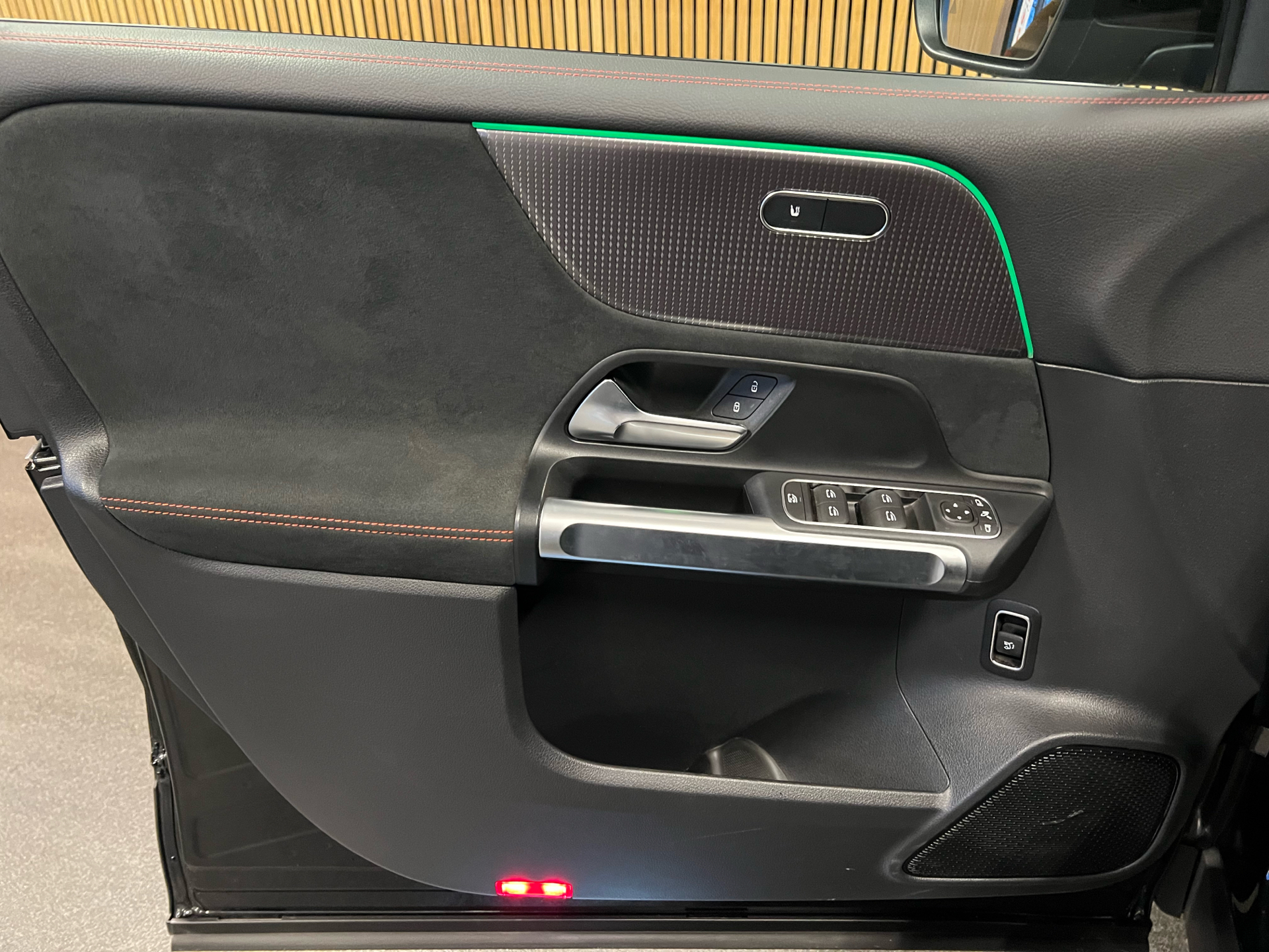 Billede af Mercedes-Benz EQB 250 EL AMG Line 7 sæder 190HK 5d Aut.