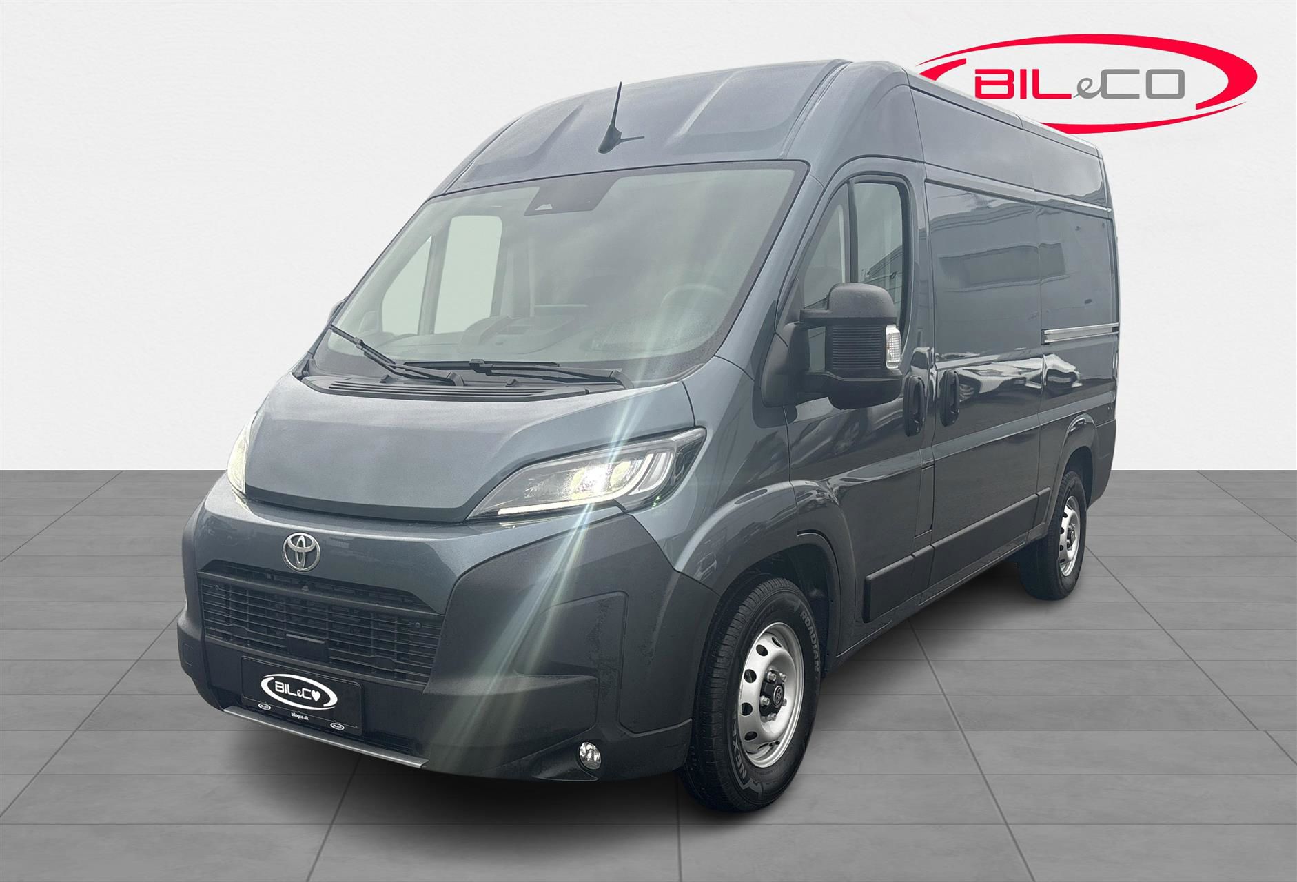 Billede af Toyota Proace Max Medium 2,2 D Comfort Master To skydedør m. højt tag 140HK Van 8g Aut.