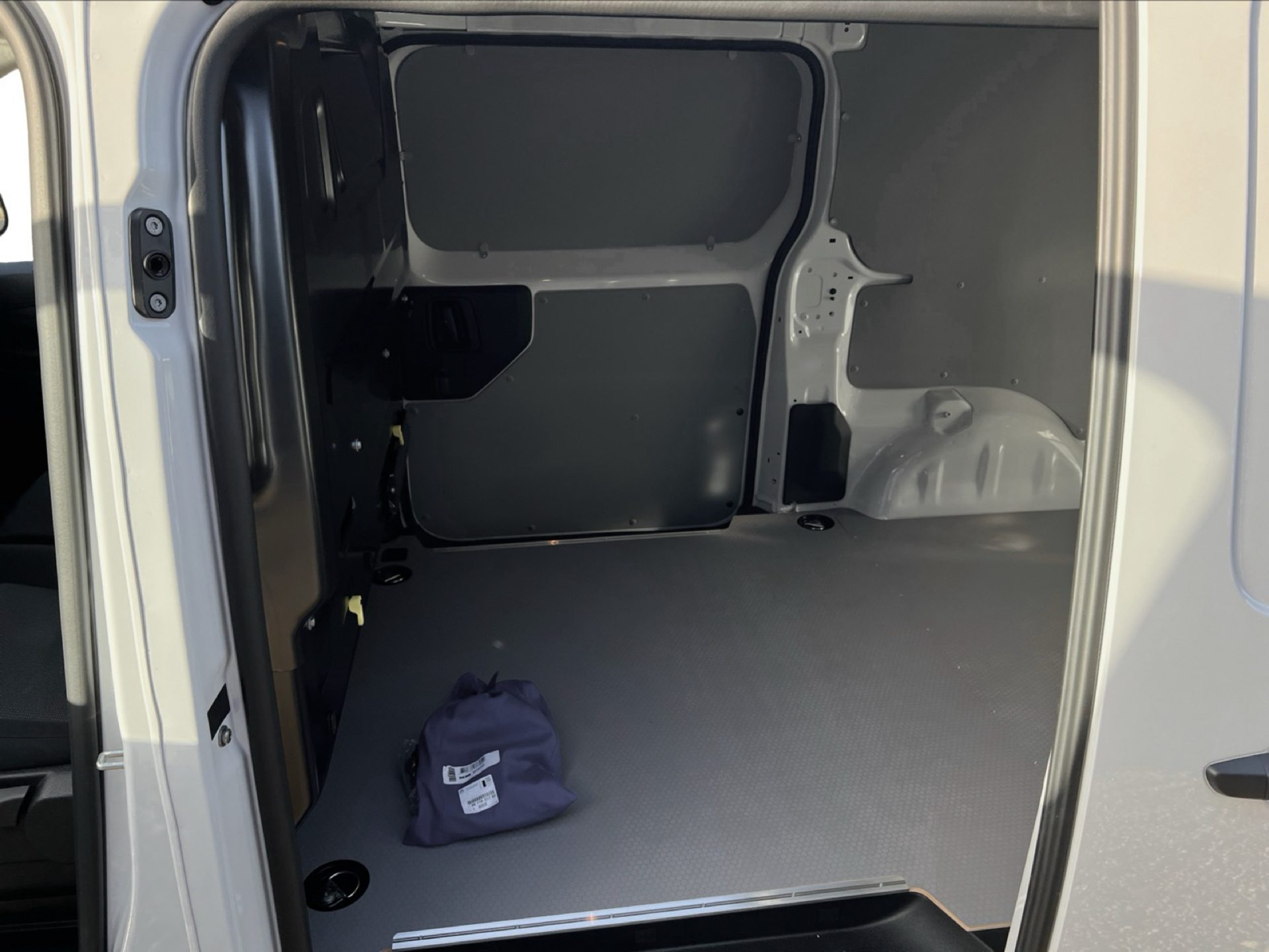 Billede af Citroën Jumpy L3 2,0 Blue HDi Flexline EAT8 145HK Van 8g Aut.