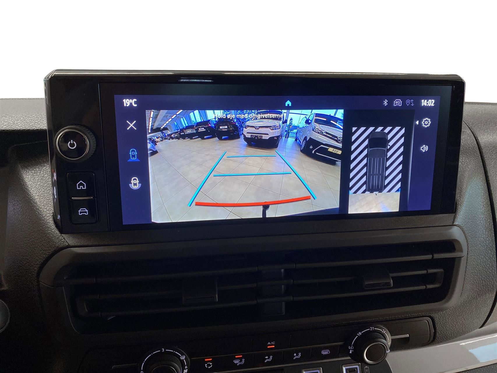 Billede af Toyota Proace Long 2,0 D Comfort Master m/Alm adskillelse - SmartCargo 144HK Van 8g Aut.