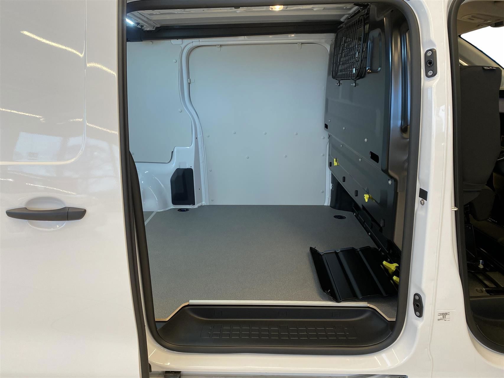 Billede af Toyota Proace Long 2,0 D Comfort Master m/Alm adskillelse - SmartCargo 144HK Van 8g Aut.