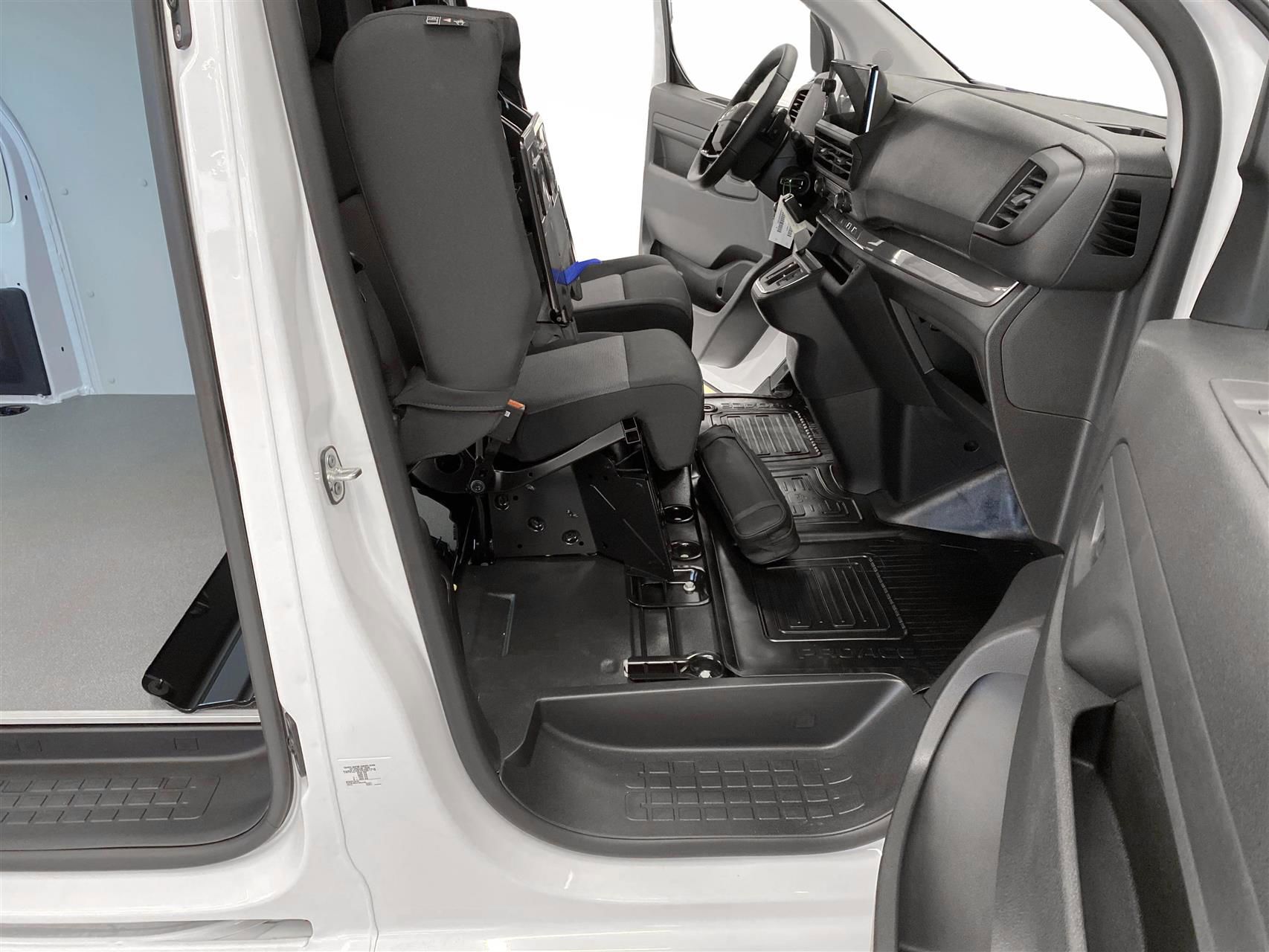 Billede af Toyota Proace Long 2,0 D Comfort Master m/Alm adskillelse - SmartCargo 144HK Van 8g Aut.