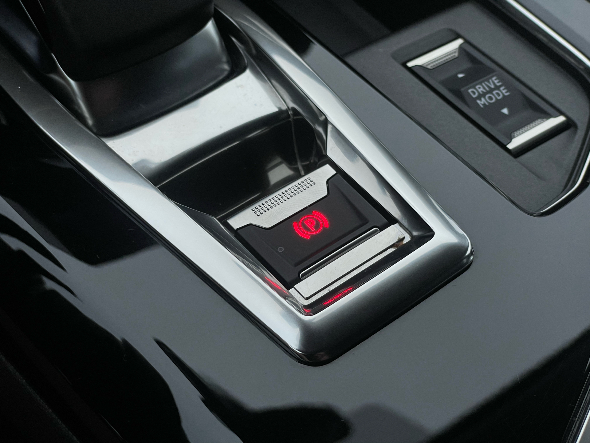 Billede af Peugeot 3008 1,6 PureTech  Plugin-hybrid Allure Pack EAT8 225HK 5d 8g Aut.