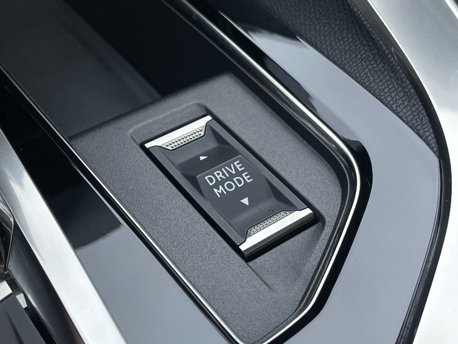 Billede af Peugeot 3008 1,6 PureTech  Plugin-hybrid Allure Pack EAT8 225HK 5d 8g Aut.