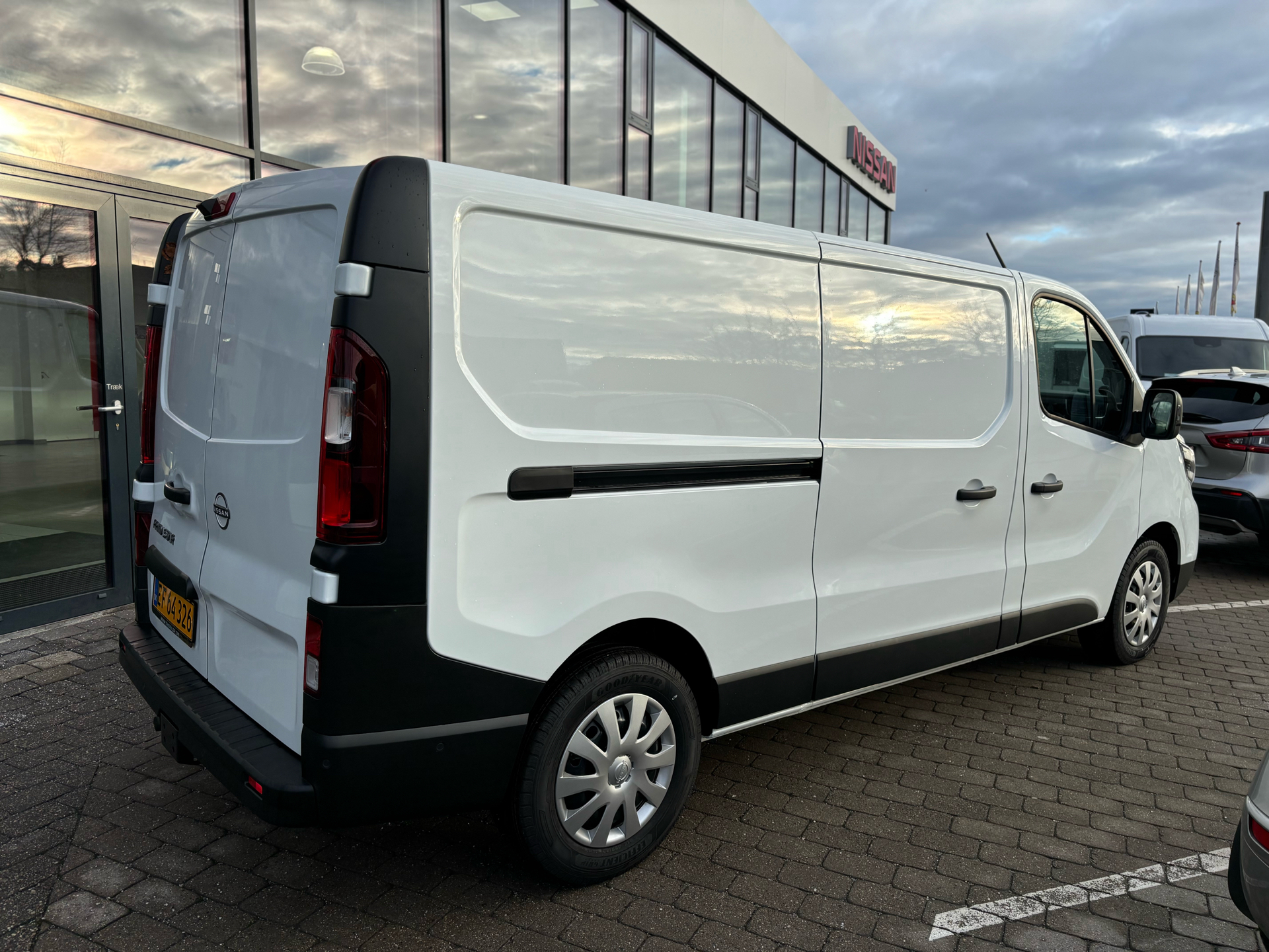 Billede af Nissan Primastar L2H1 2,0 DCi N-Connecta 150HK Van 6g