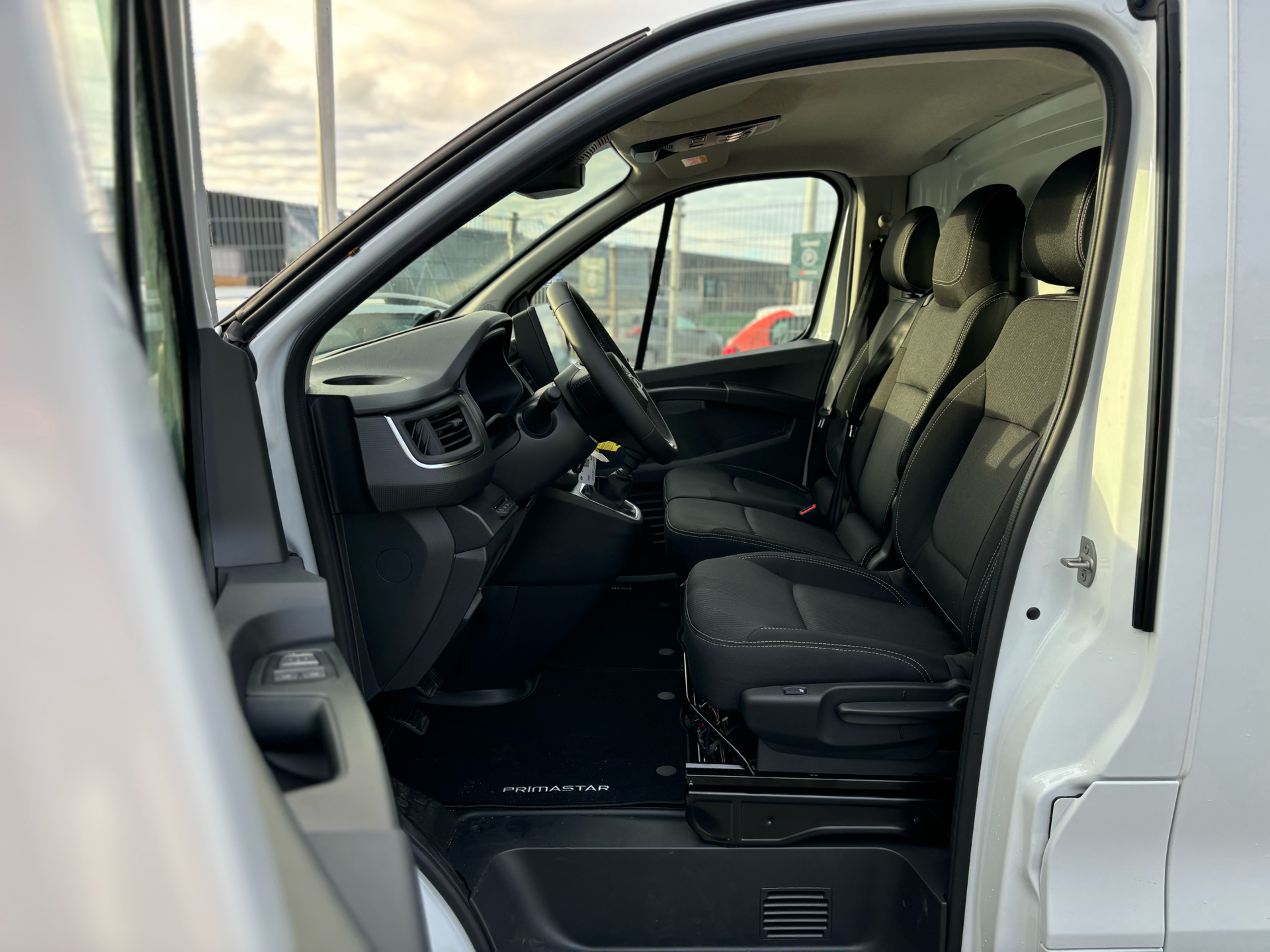 Billede af Nissan Primastar L2H1 2,0 DCi N-Connecta 150HK Van 6g