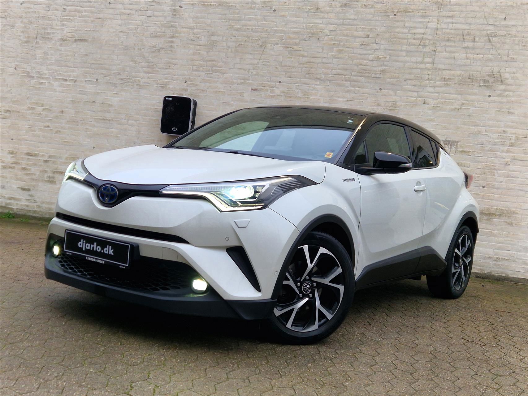 Billede af Toyota C-HR 1,8 Hybrid C-LUB Premium Selected Bi-tone Multidrive S 122HK 5d Aut.