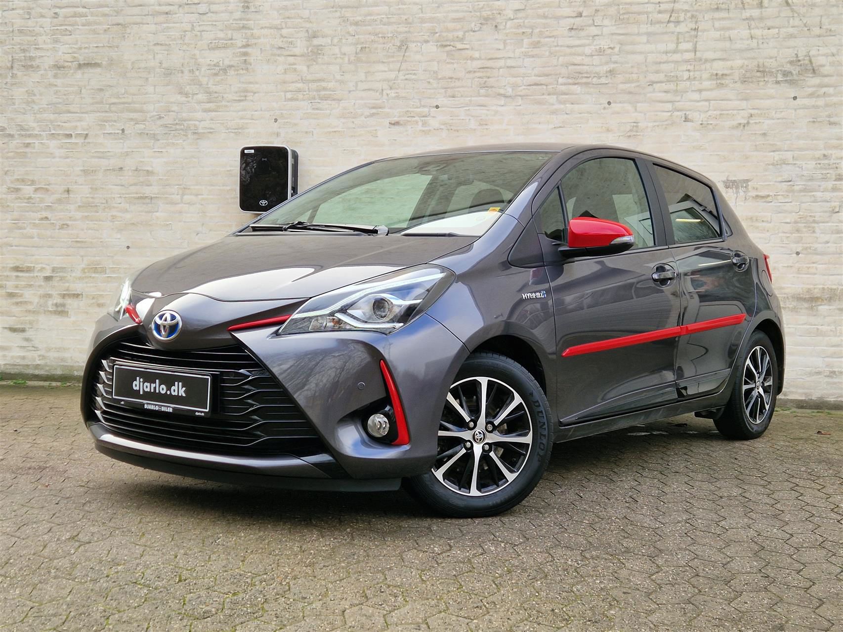 Billede af Toyota Yaris 1,5 Hybrid H2 Limited E-CVT 100HK 5d Trinl. Gear