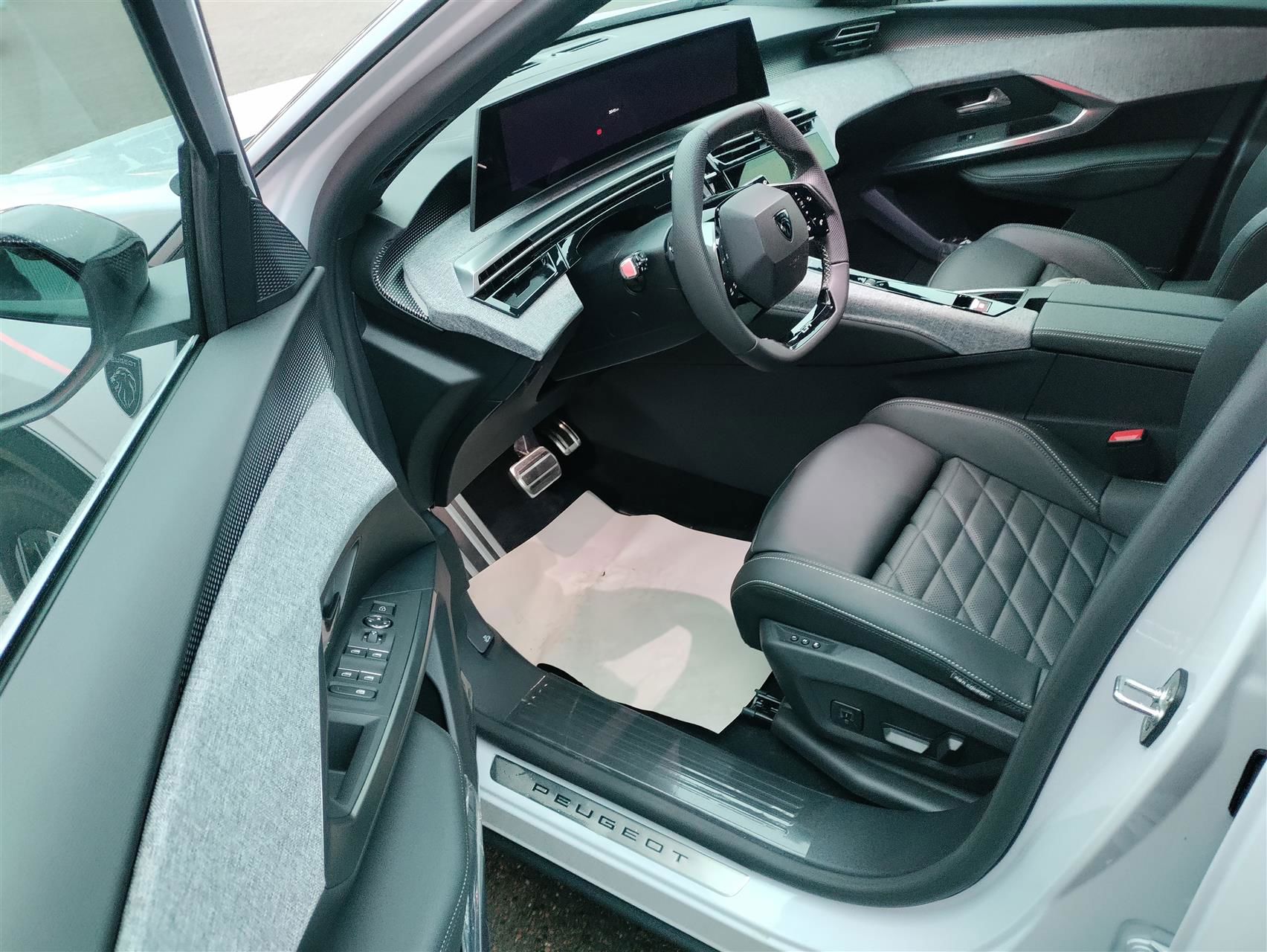 Billede af Peugeot e-3008 EL GT Pack 210HK 5d Aut.