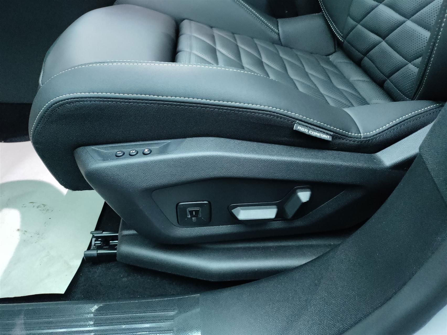 Billede af Peugeot e-3008 EL GT Pack 210HK 5d Aut.