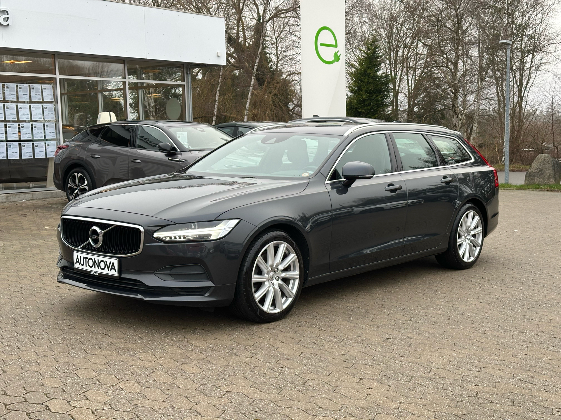 Billede af Volvo V90 2,0 D4 Momentum 190HK Stc 8g Aut.