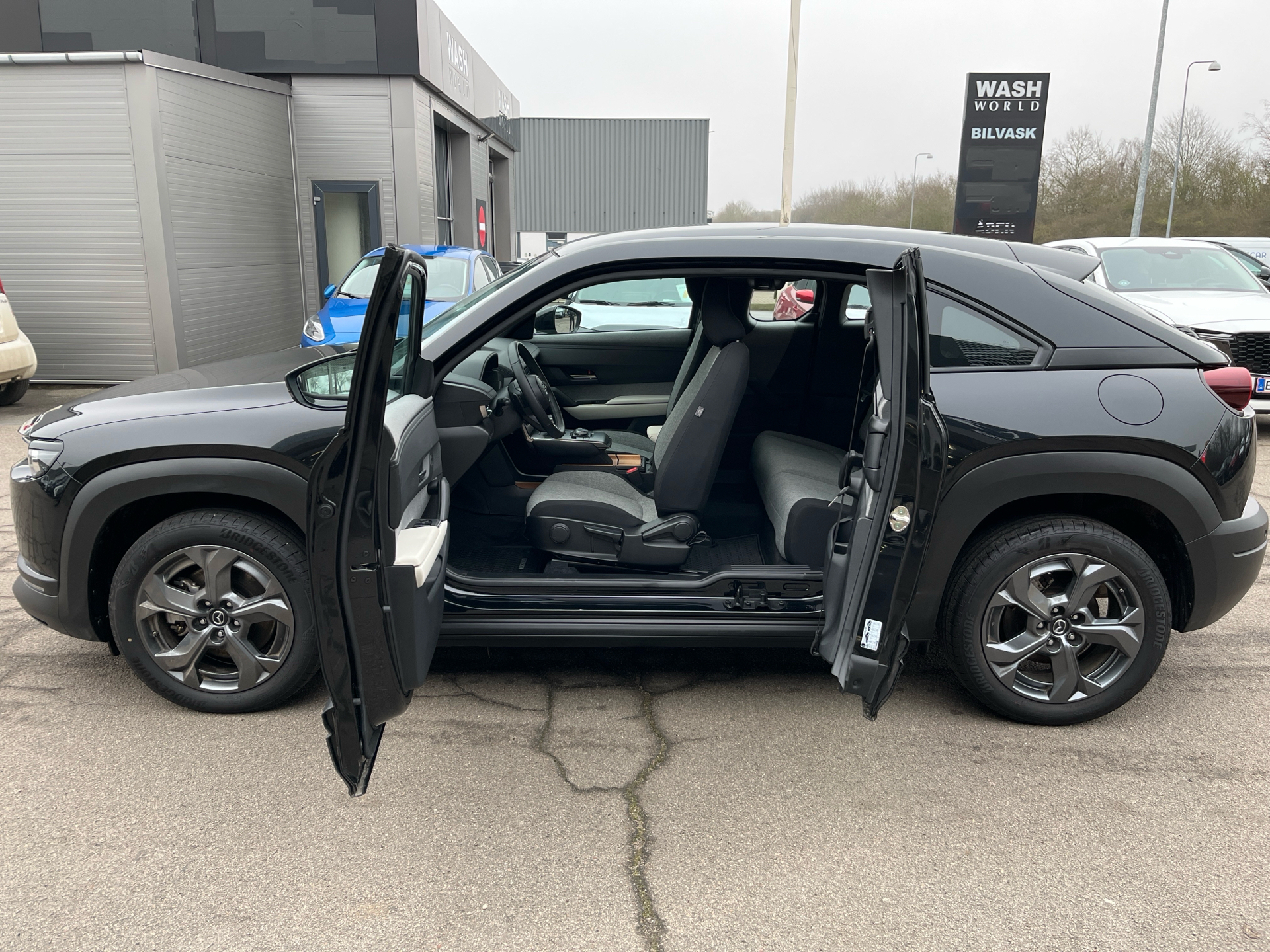 Billede af Mazda MX-30 0,8 e-Skyactiv R-EV  Plugin-hybrid Exclusive-Line 170HK 5d Trinl. Gear