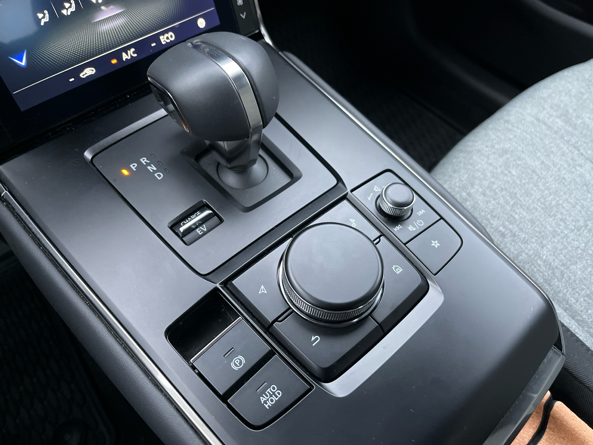 Billede af Mazda MX-30 0,8 e-Skyactiv R-EV  Plugin-hybrid Exclusive-Line 170HK 5d Trinl. Gear