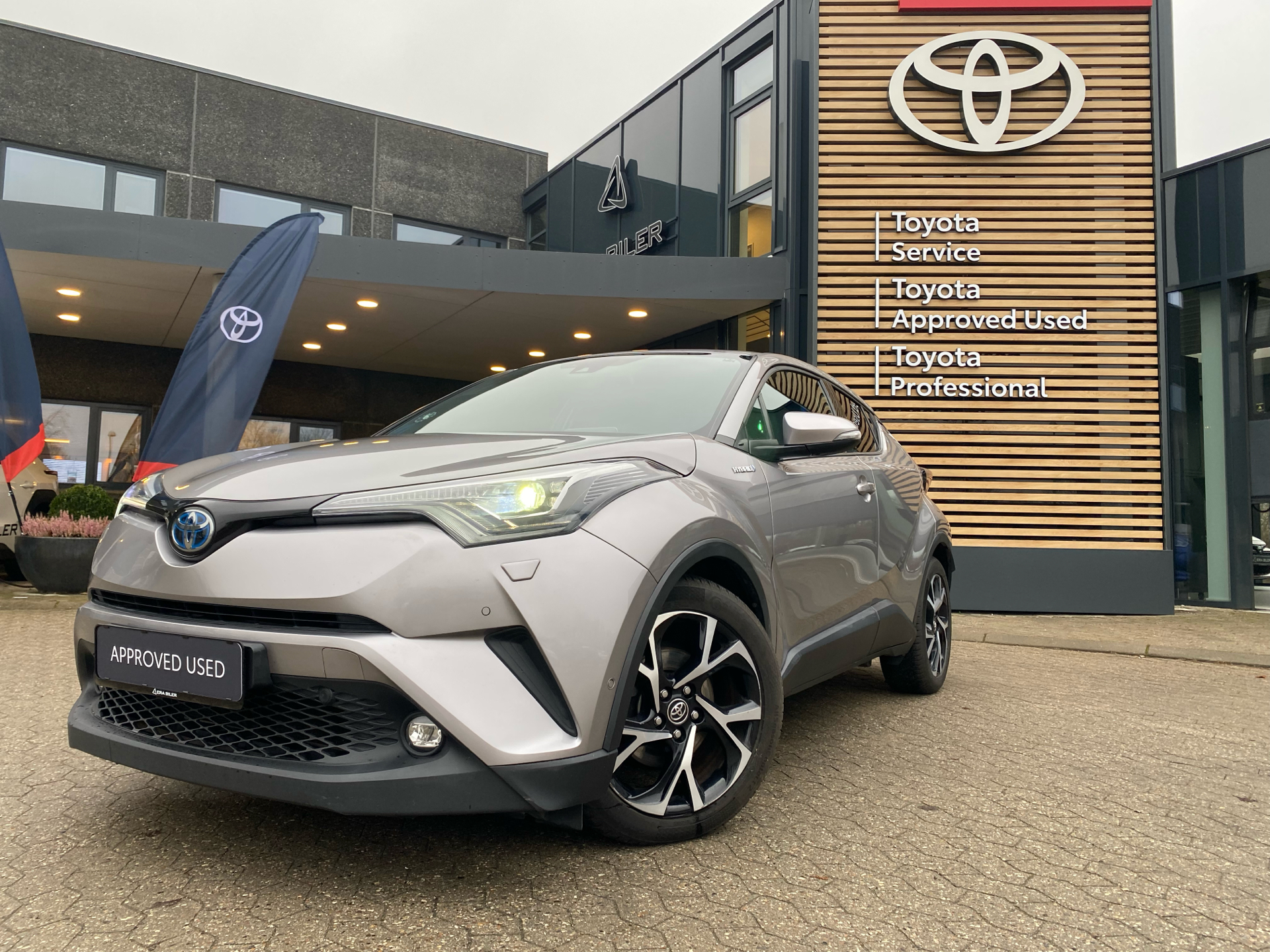 Billede af Toyota C-HR 1,8 Hybrid C-LUB Premium Selected Multidrive S 122HK 5d Aut.