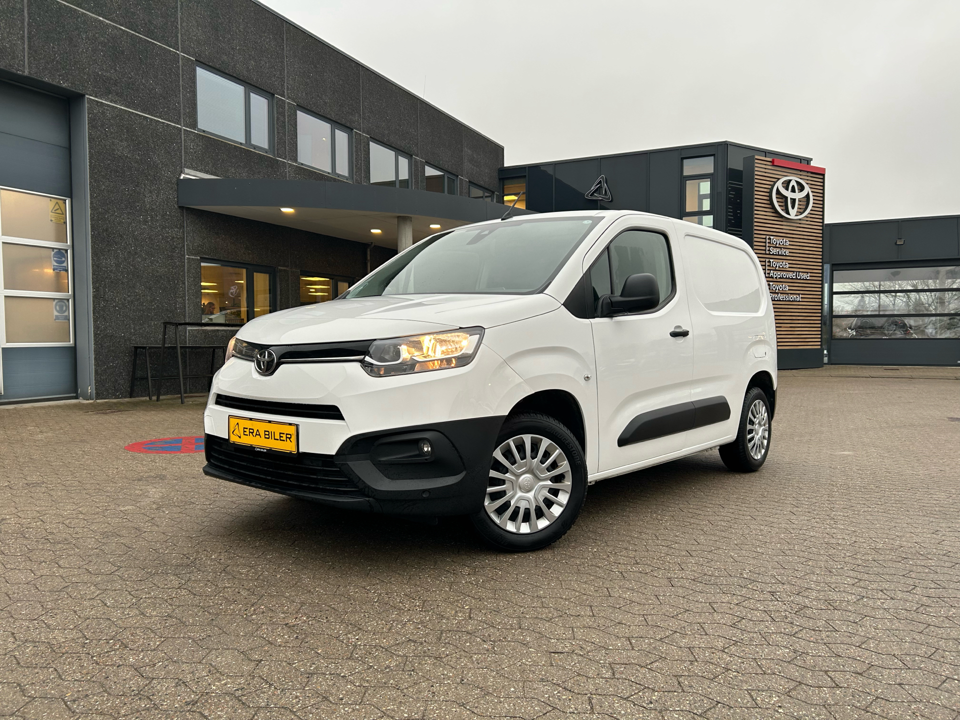 Billede af Toyota Proace City Medium 1,5 D Comfort Smart Active Vision Dobbelt Bagdør 102HK Van