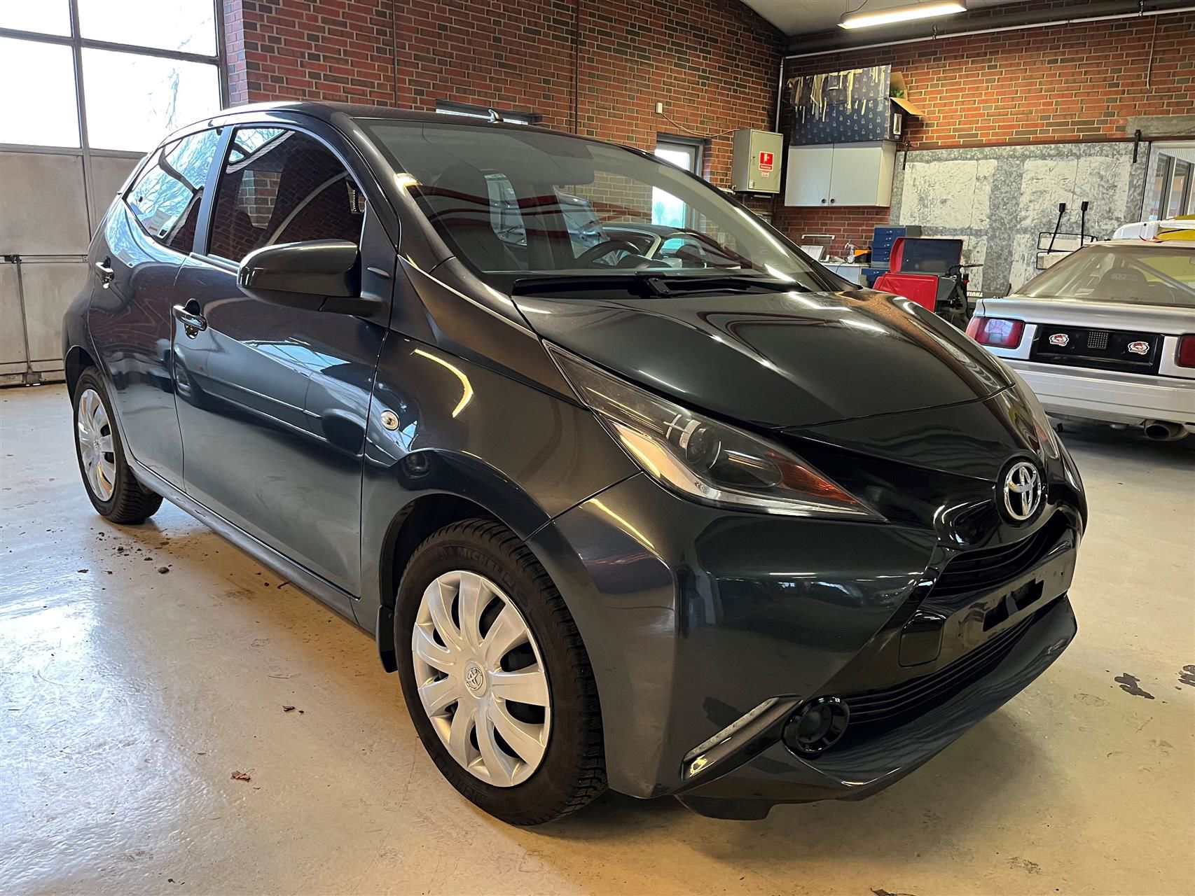 Billede af Toyota Aygo 1,0 VVT-I X-Play + X-Touch 69HK 5d