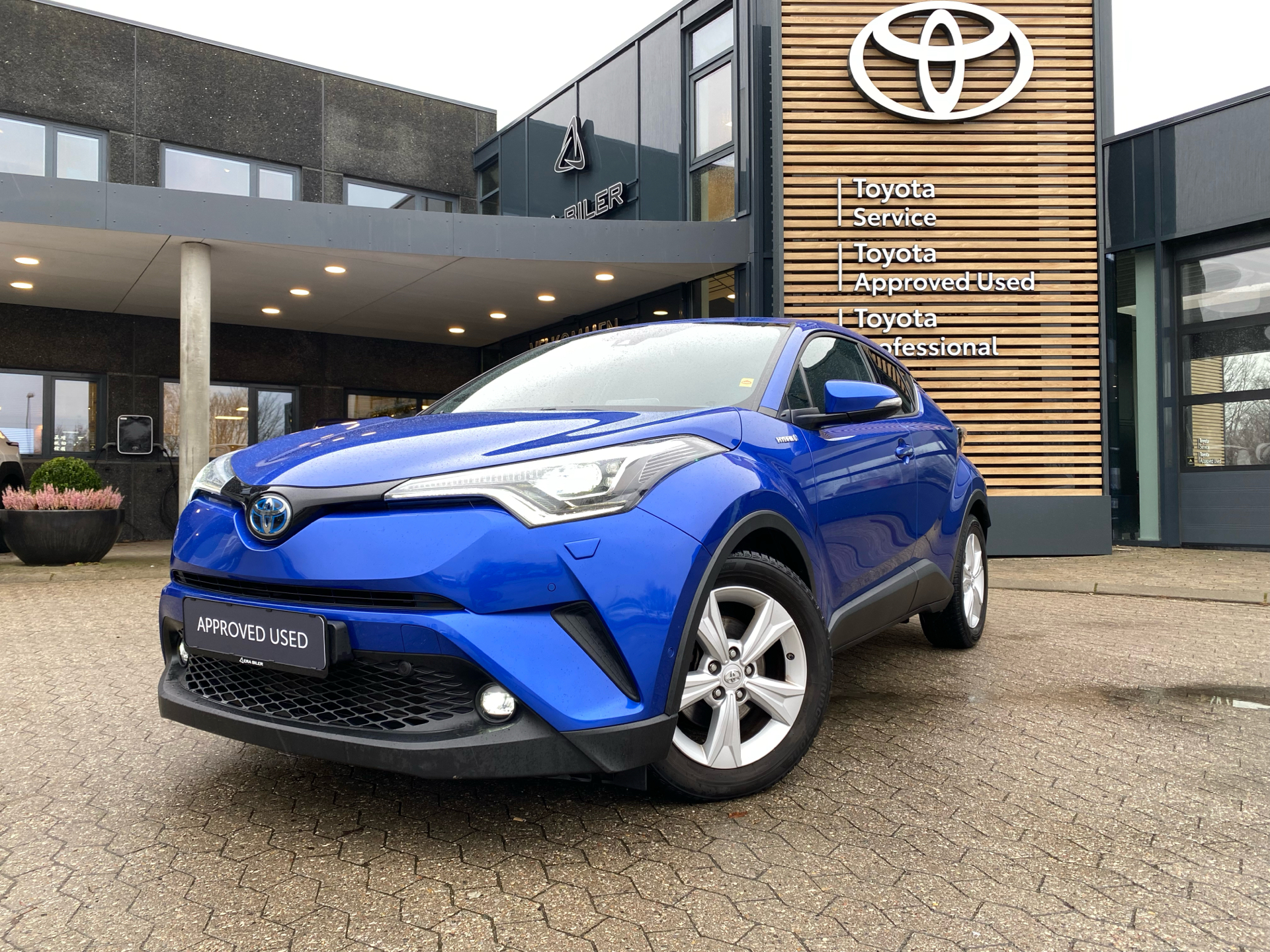 Billede af Toyota C-HR 1,8 Hybrid C-LUB Premium Multidrive S 122HK 5d Aut.