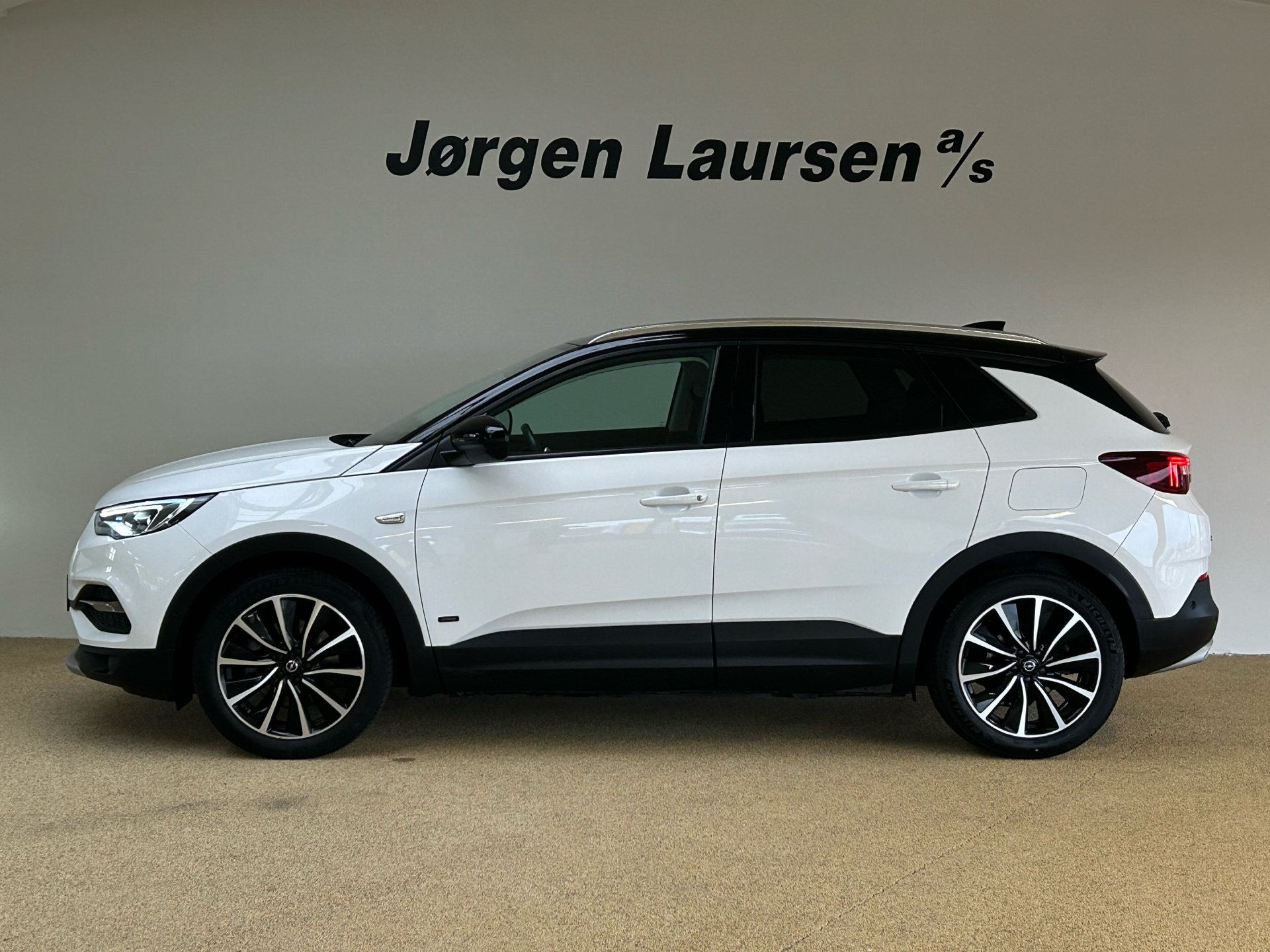 Billede af Opel Grandland X 1,6 PHEV  Plugin-hybrid Cosmo Prestige Pack 225HK 5d 8g Aut.