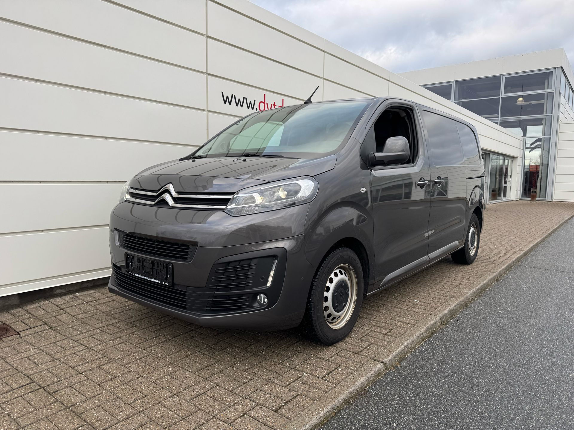 Billede af Citroën Jumpy L2 2,0 Blue HDi Masterline EAT8 180HK Van 8g Aut.