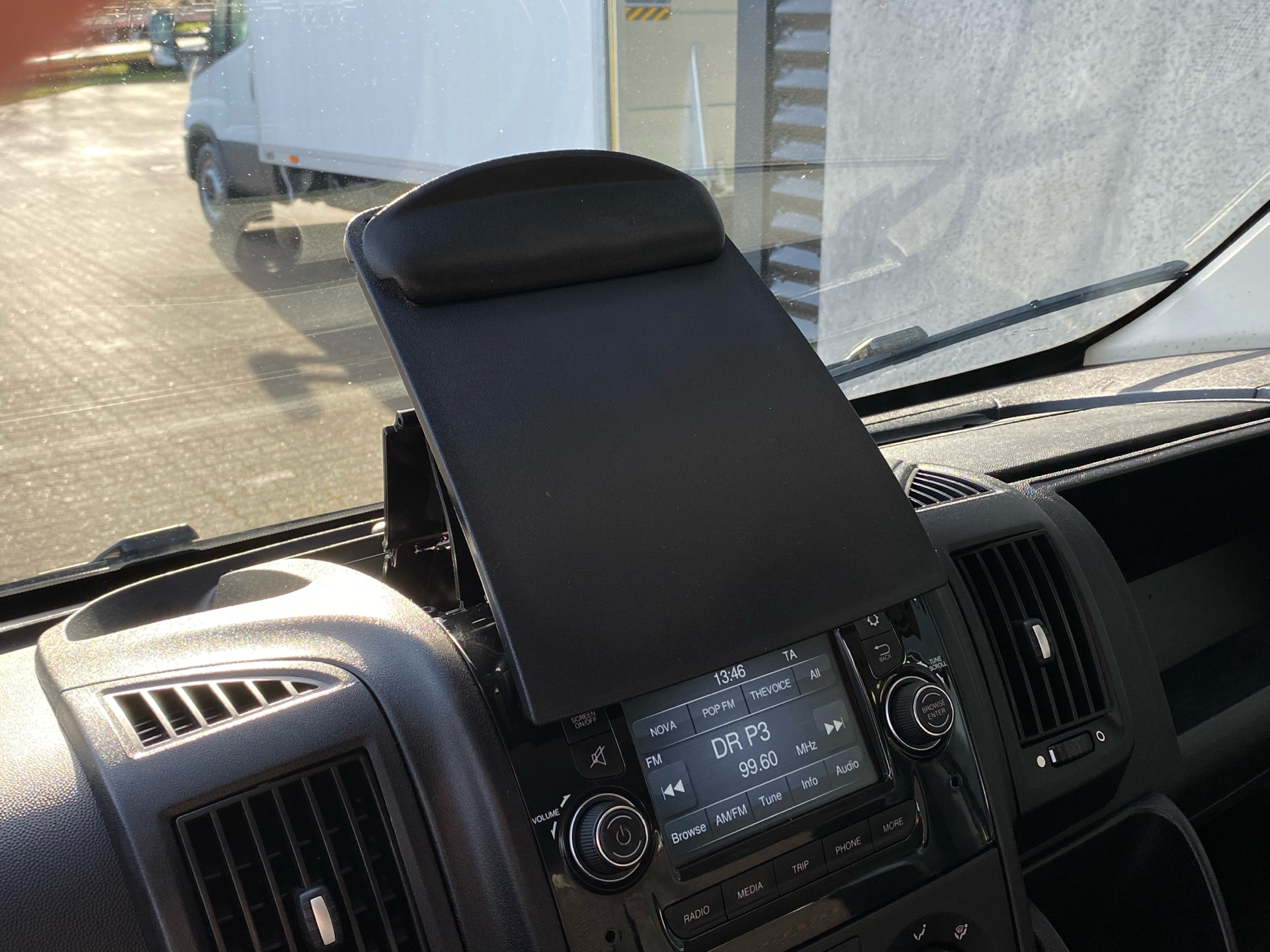 Billede af Citroën Jumper 33 L3 2,0 Blue HDi start/stop 130HK DobKab