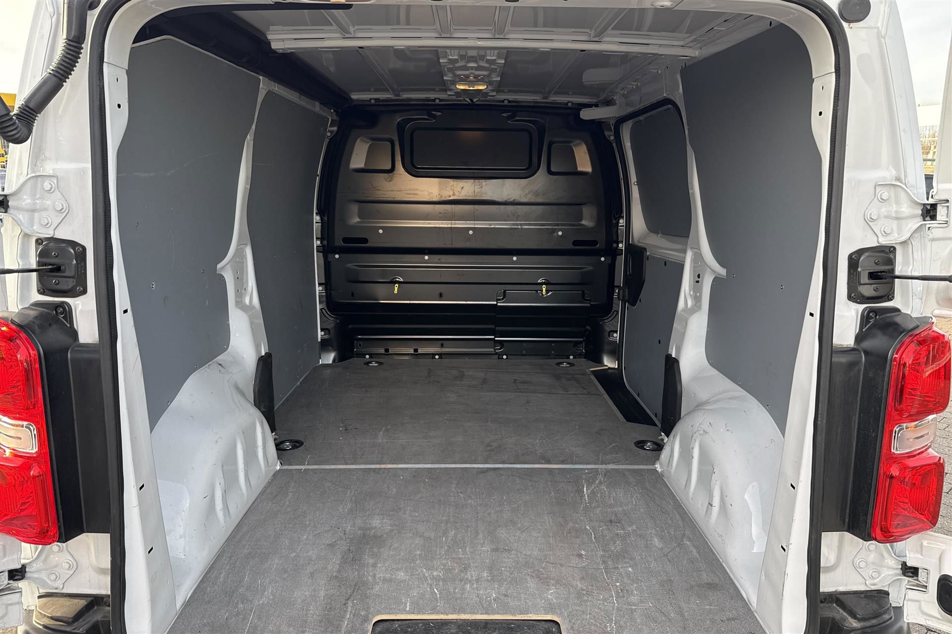 Billede af Citroën Jumpy L2 2,0 Blue HDi Baseline EAT8 145HK Van 8g Aut.