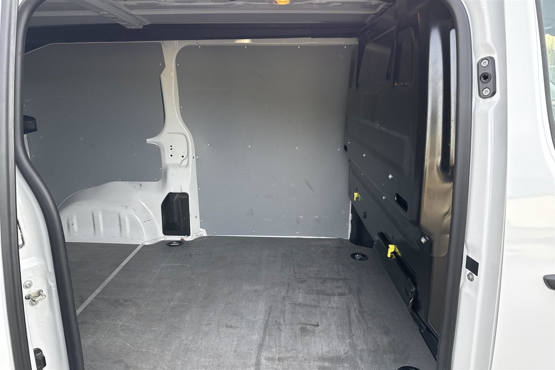 Billede af Citroën Jumpy L2 2,0 Blue HDi Baseline EAT8 145HK Van 8g Aut.