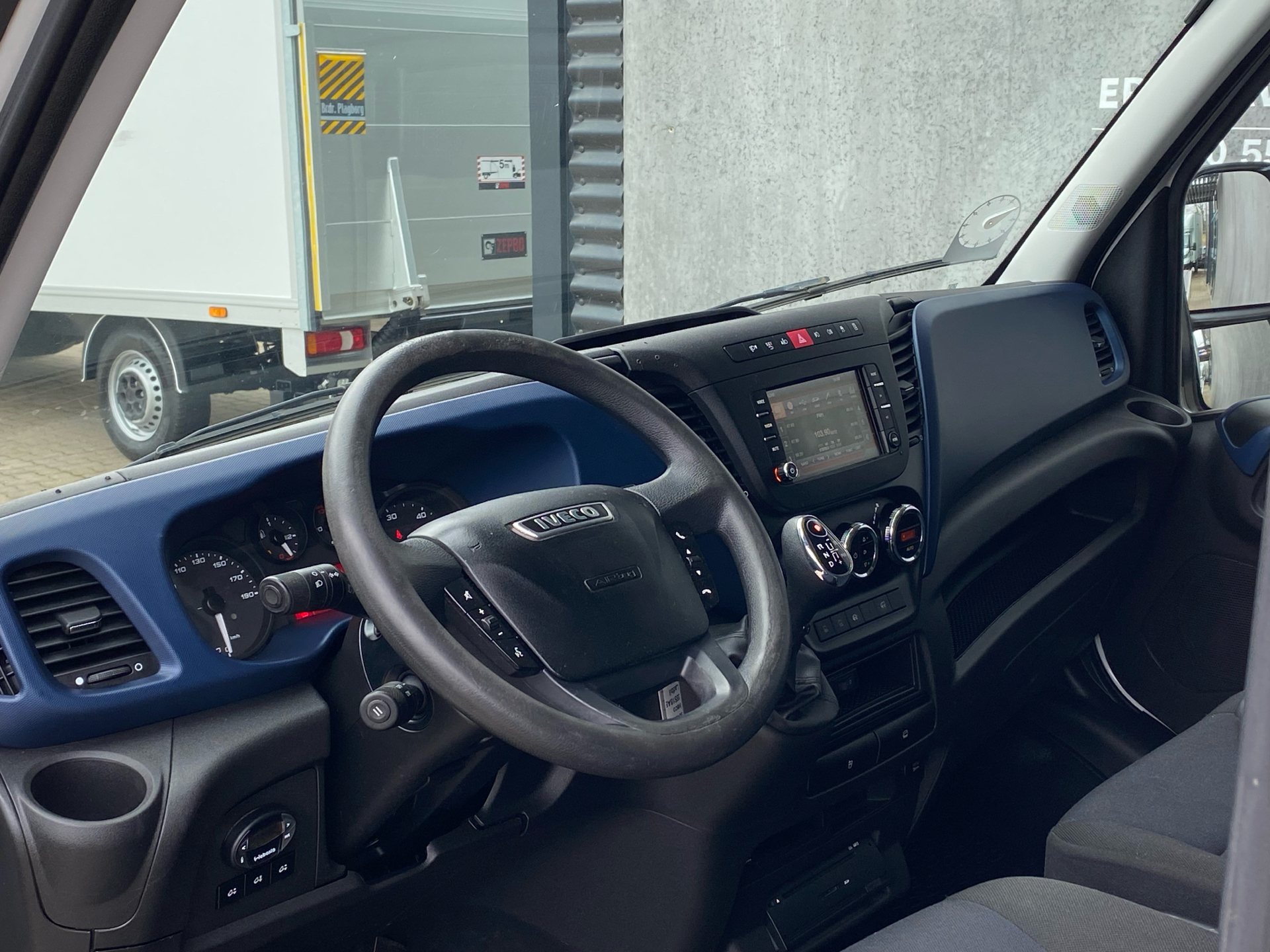 Billede af Iveco Daily 35S18 4100mm 3,0 D 180HK Ladv./Chas. 8g Aut.