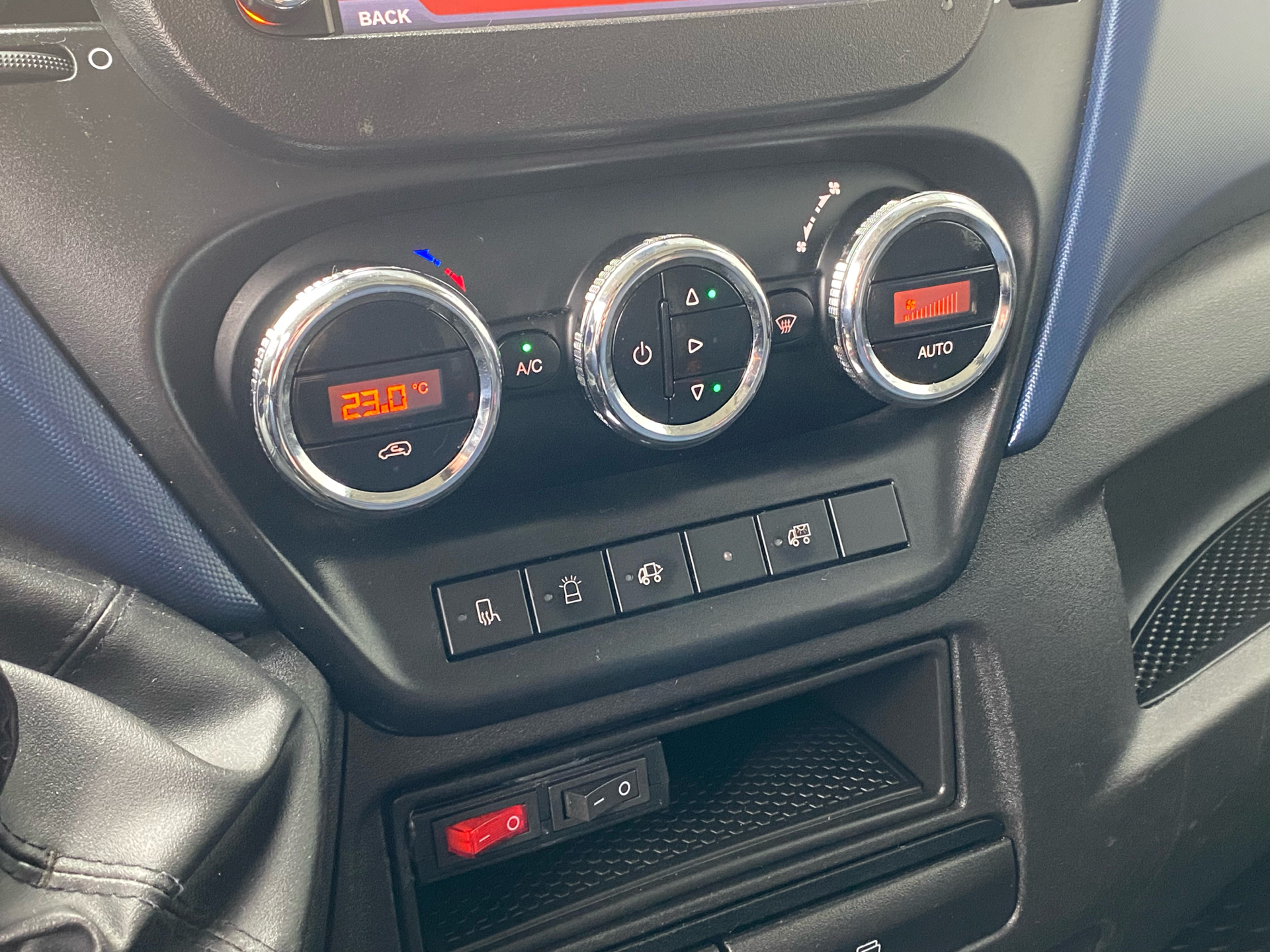 Billede af Iveco Daily 35S18 4100mm 3,0 D 180HK Ladv./Chas. 8g Aut.