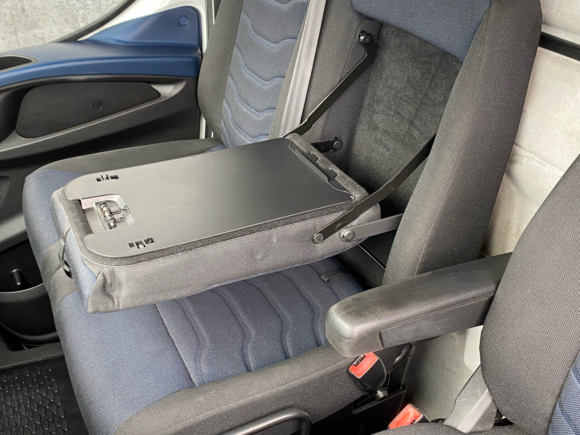 Billede af Iveco Daily 35S18 4100mm 3,0 D 180HK Ladv./Chas. 8g Aut.