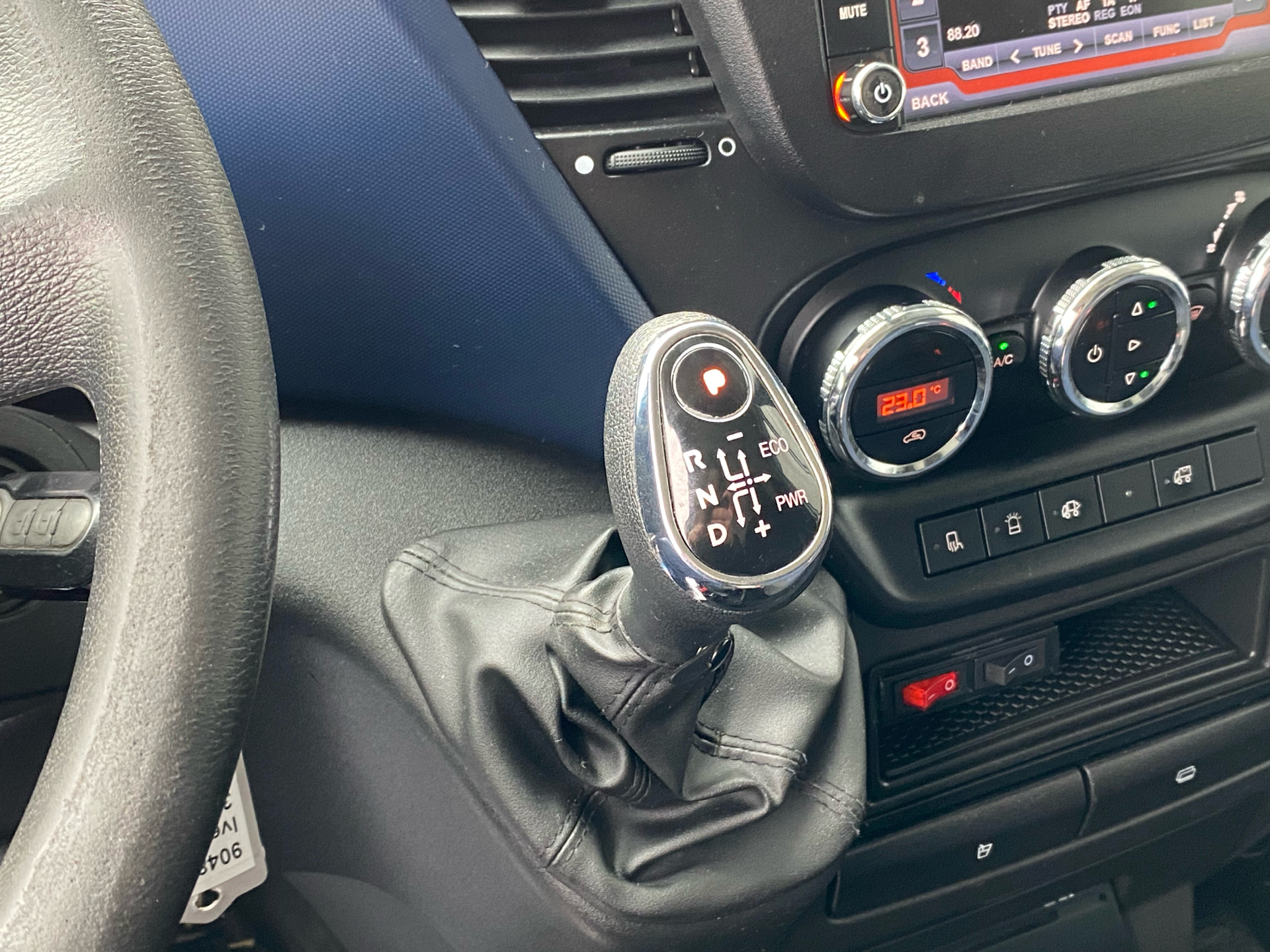 Billede af Iveco Daily 35S18 4100mm 3,0 D 180HK Ladv./Chas. 8g Aut.