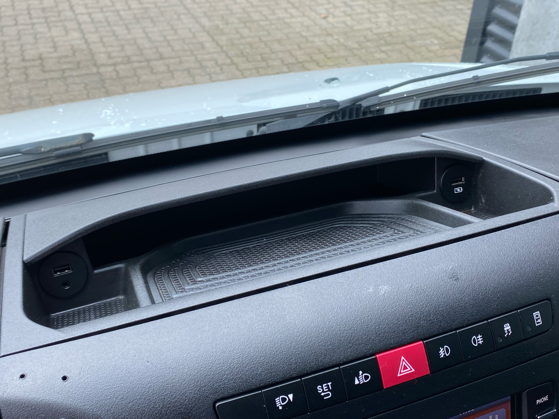 Billede af Iveco Daily 35S18 4100mm 3,0 D 180HK Ladv./Chas. 8g Aut.