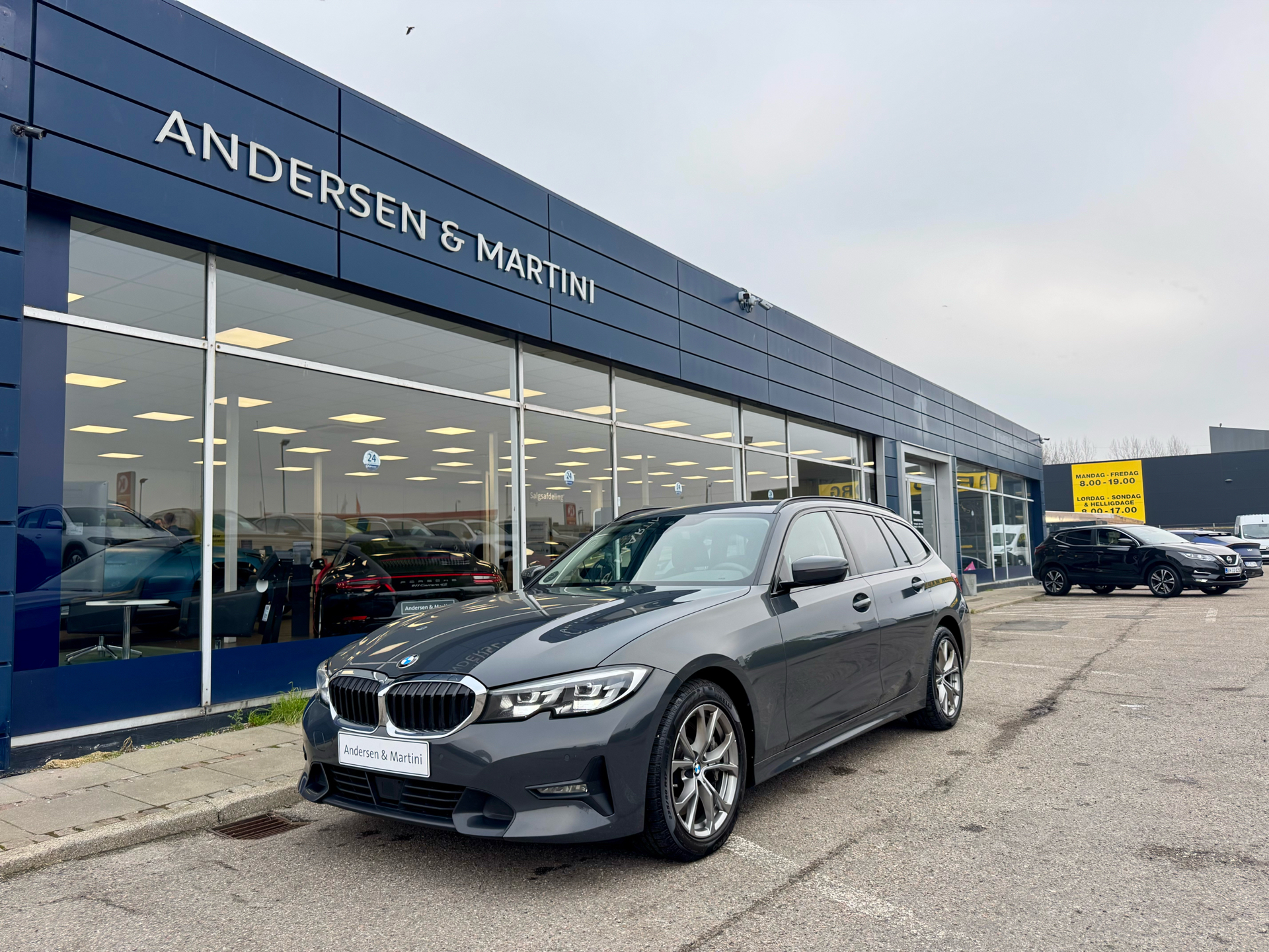 Billede af BMW 330d Touring 3,0 D Sport Line XDrive Steptronic 265HK Stc 8g Aut.