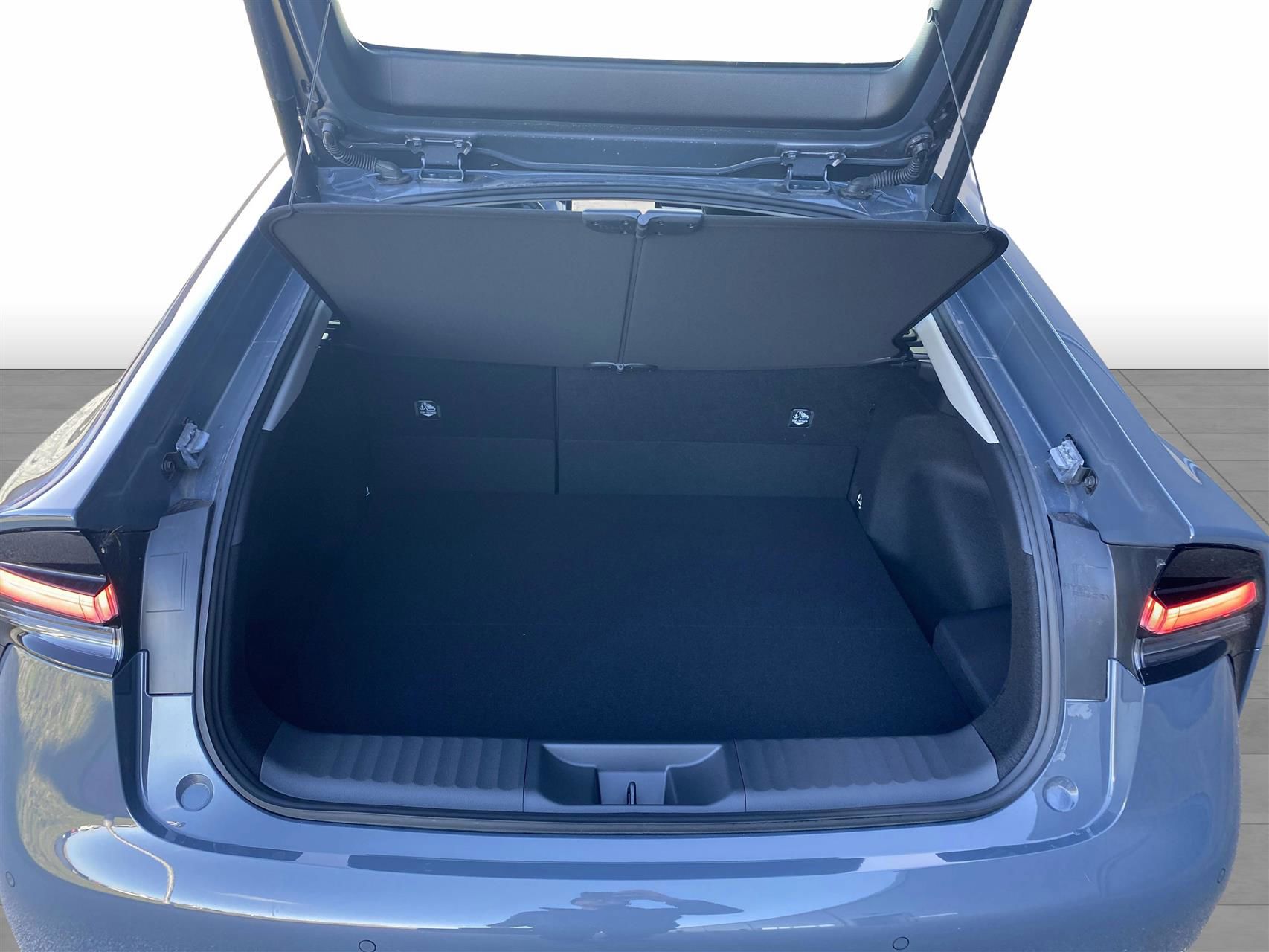 Billede af Toyota Prius Plug-in 2,0 Plugin-hybrid Executive 223HK 5d Aut.