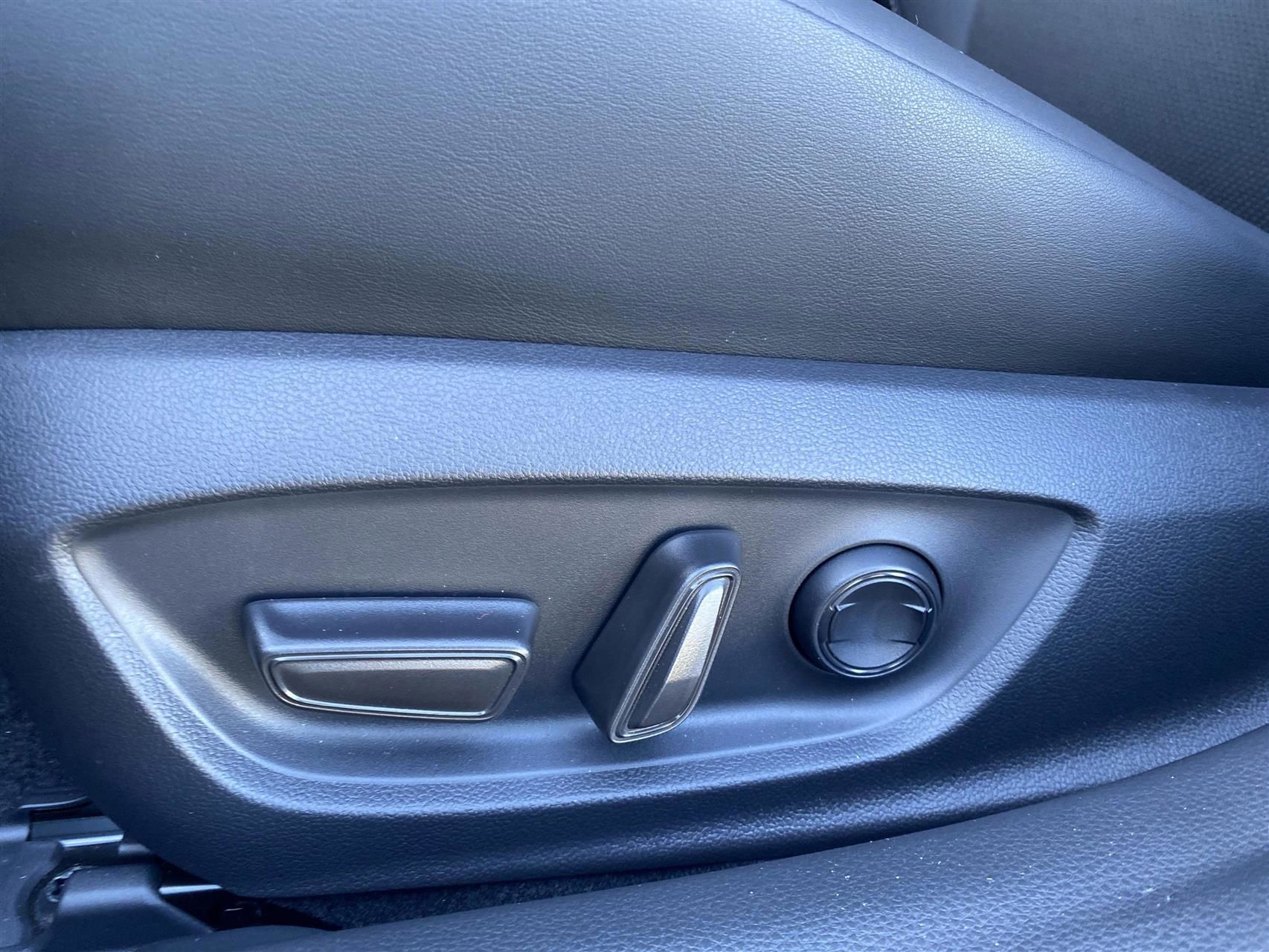 Billede af Toyota Prius Plug-in 2,0 Plugin-hybrid Executive 223HK 5d Aut.