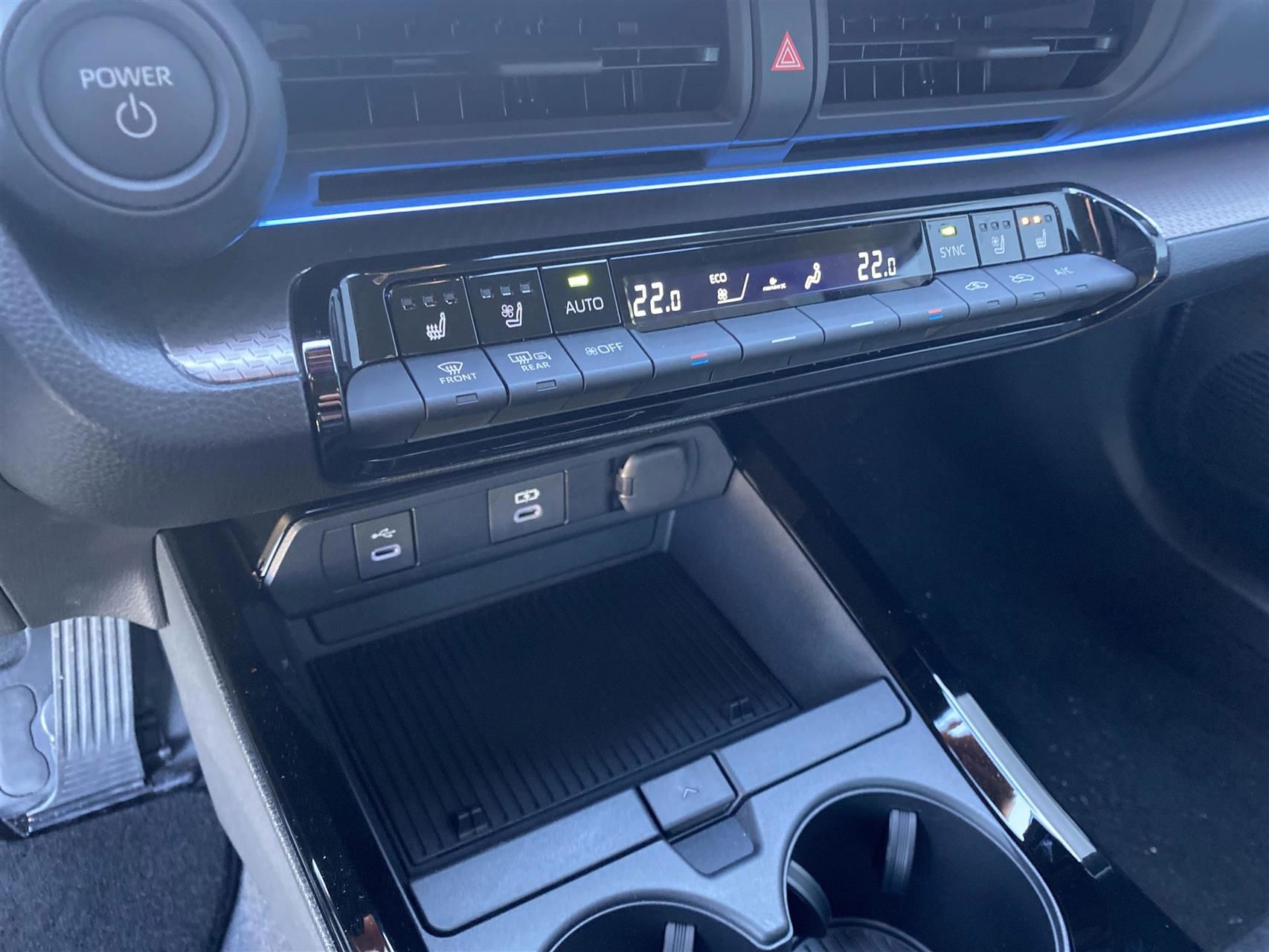 Billede af Toyota Prius Plug-in 2,0 Plugin-hybrid Executive 223HK 5d Aut.