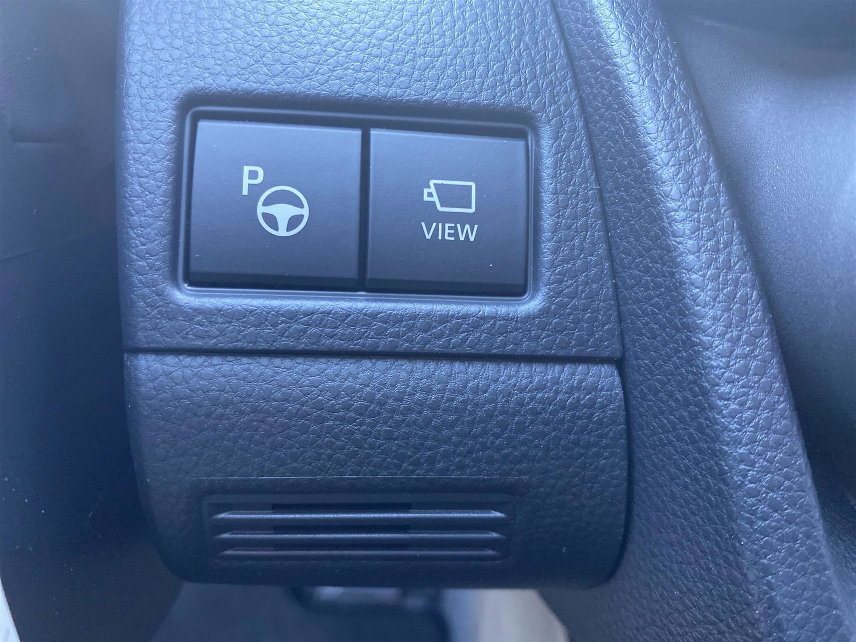 Billede af Toyota Prius Plug-in 2,0 Plugin-hybrid Executive 223HK 5d Aut.