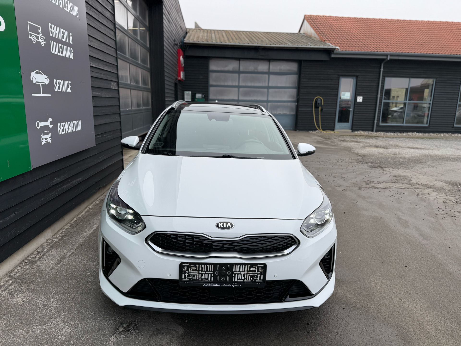 Billede af Kia Ceed SW 1,6 GDI PHEV  Plugin-hybrid Upgrade m/Plus DCT 141HK Stc 6g Aut.
