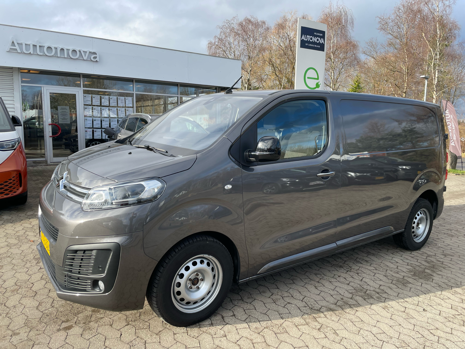 Billede af Citroën Jumpy L2 2,0 Blue HDi Masterline EAT8 177HK Van 8g Aut.