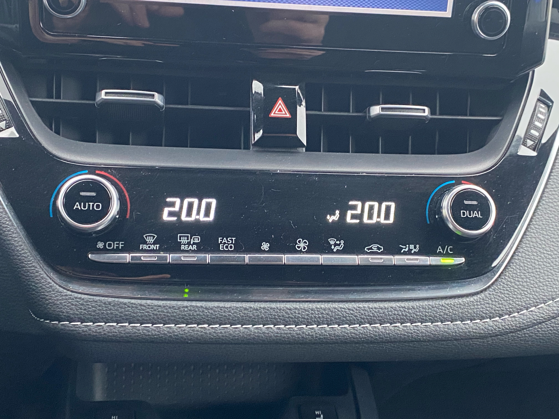 Billede af Suzuki Swace 1,8 Hybrid Active E-CVT 122HK Stc Trinl. Gear