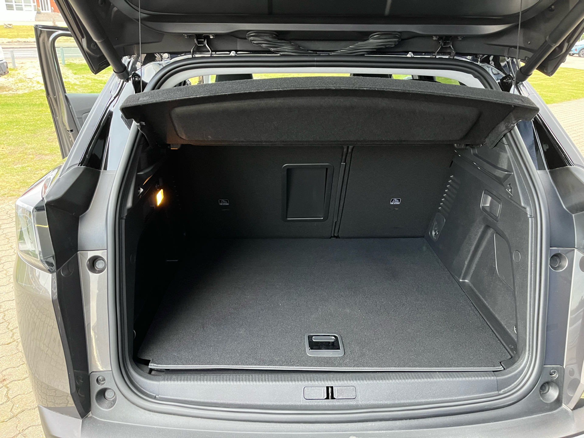 Billede af Peugeot 3008 1,6 PureTech  Plugin-hybrid Allure Pack EAT8 225HK 5d 8g Aut.