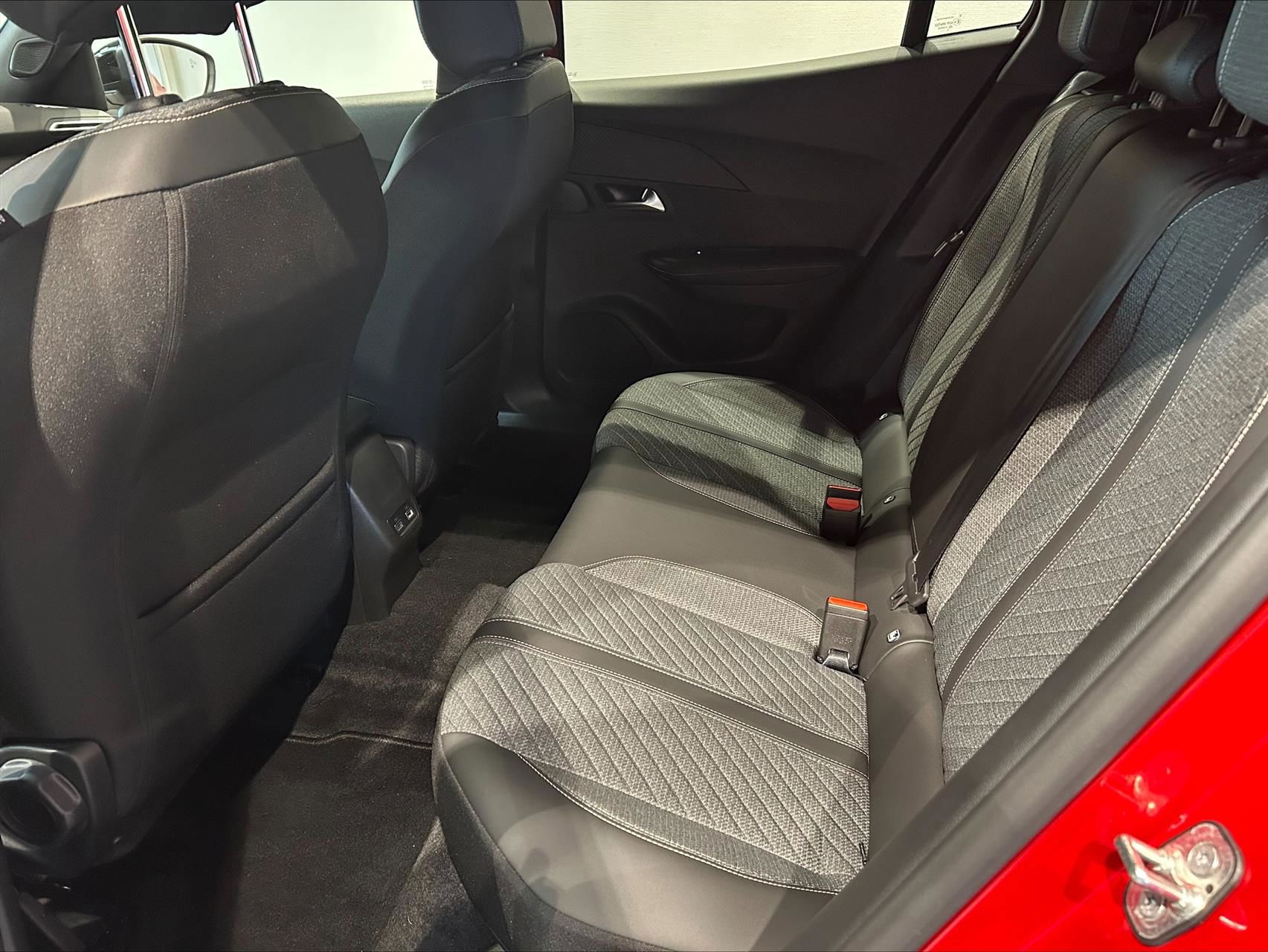 Billede af Peugeot 2008 1,2 PureTech Allure EAT8 130HK 5d 8g Aut.