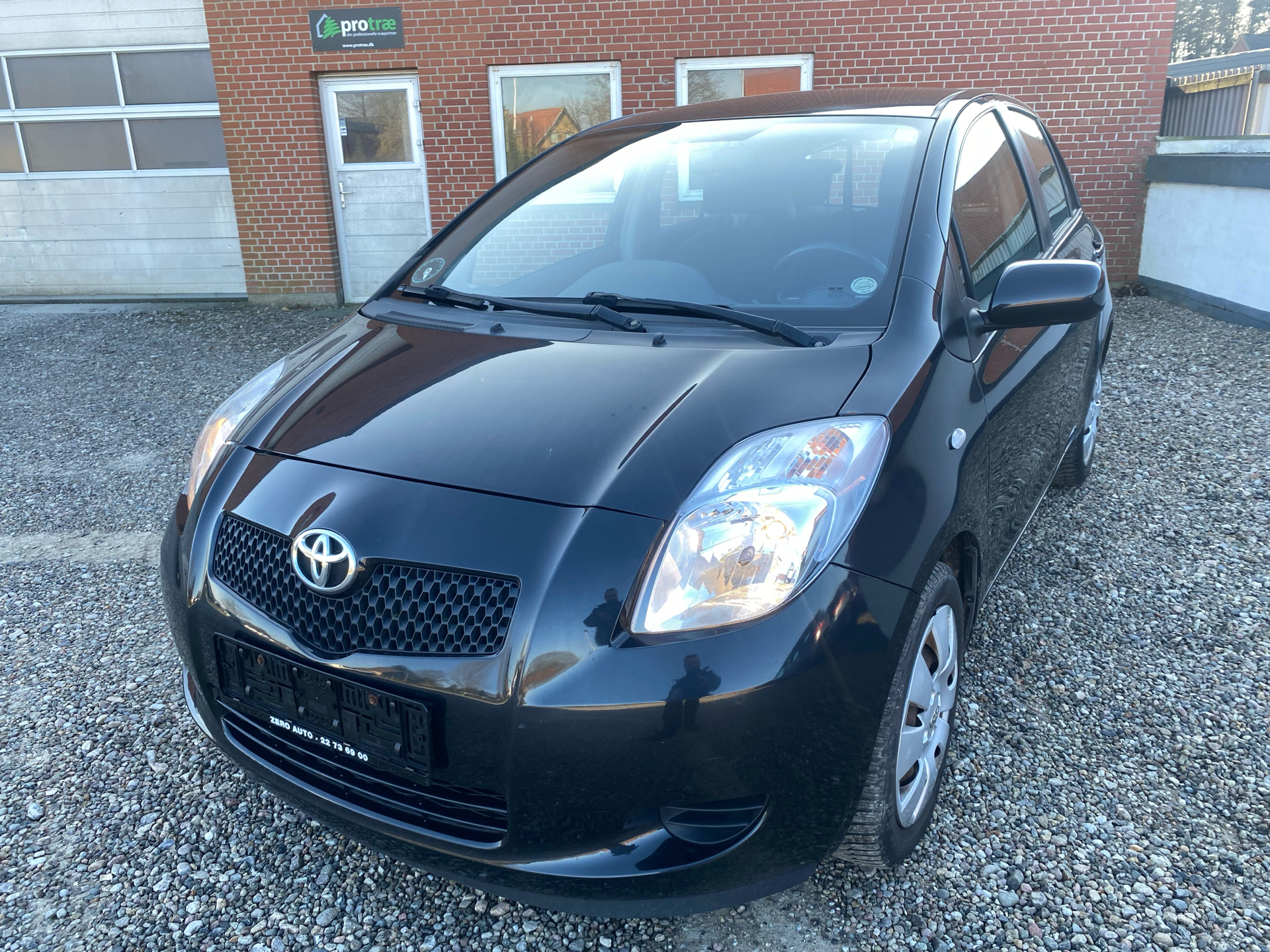 Billede af Toyota Yaris 1,3 VVT-I Linea Terra 87HK 5d