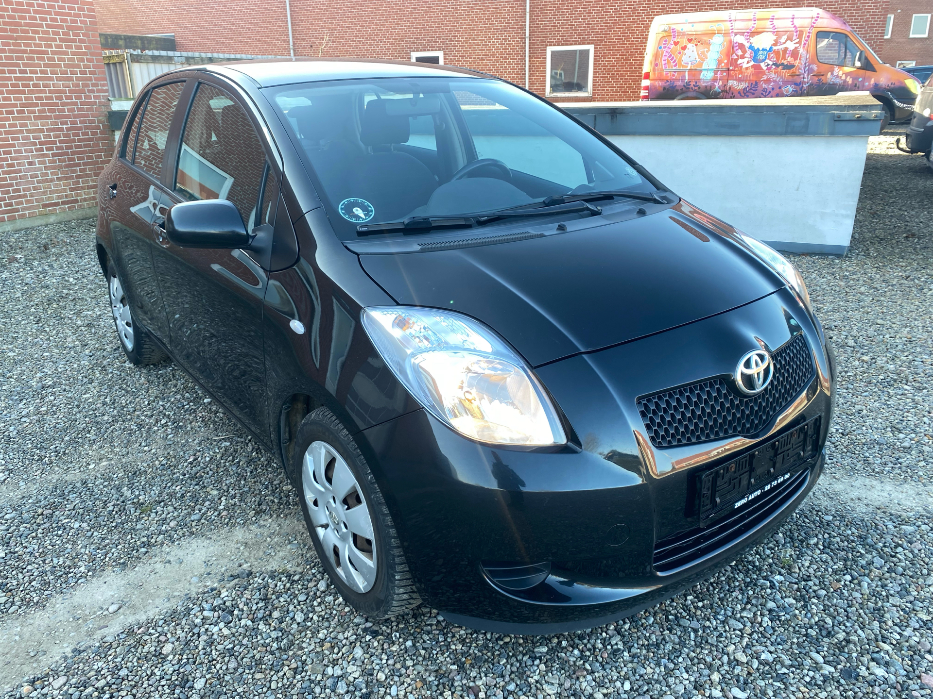 Billede af Toyota Yaris 1,3 VVT-I Linea Terra 87HK 5d