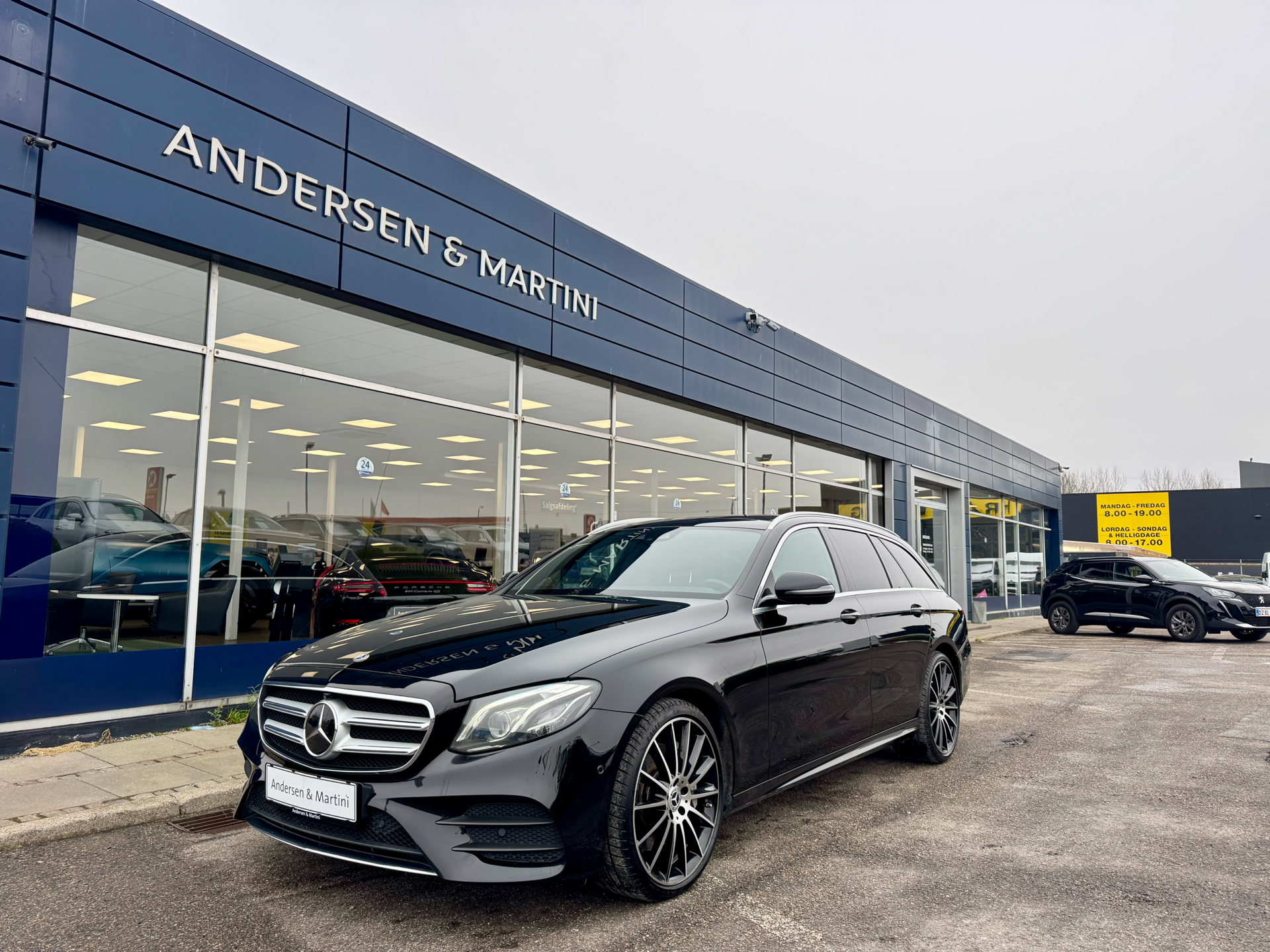 Billede af Mercedes-Benz E400 T 3,5 V6 AMG-Line 4Matic 9G-Tronic 333HK Stc Aut. 