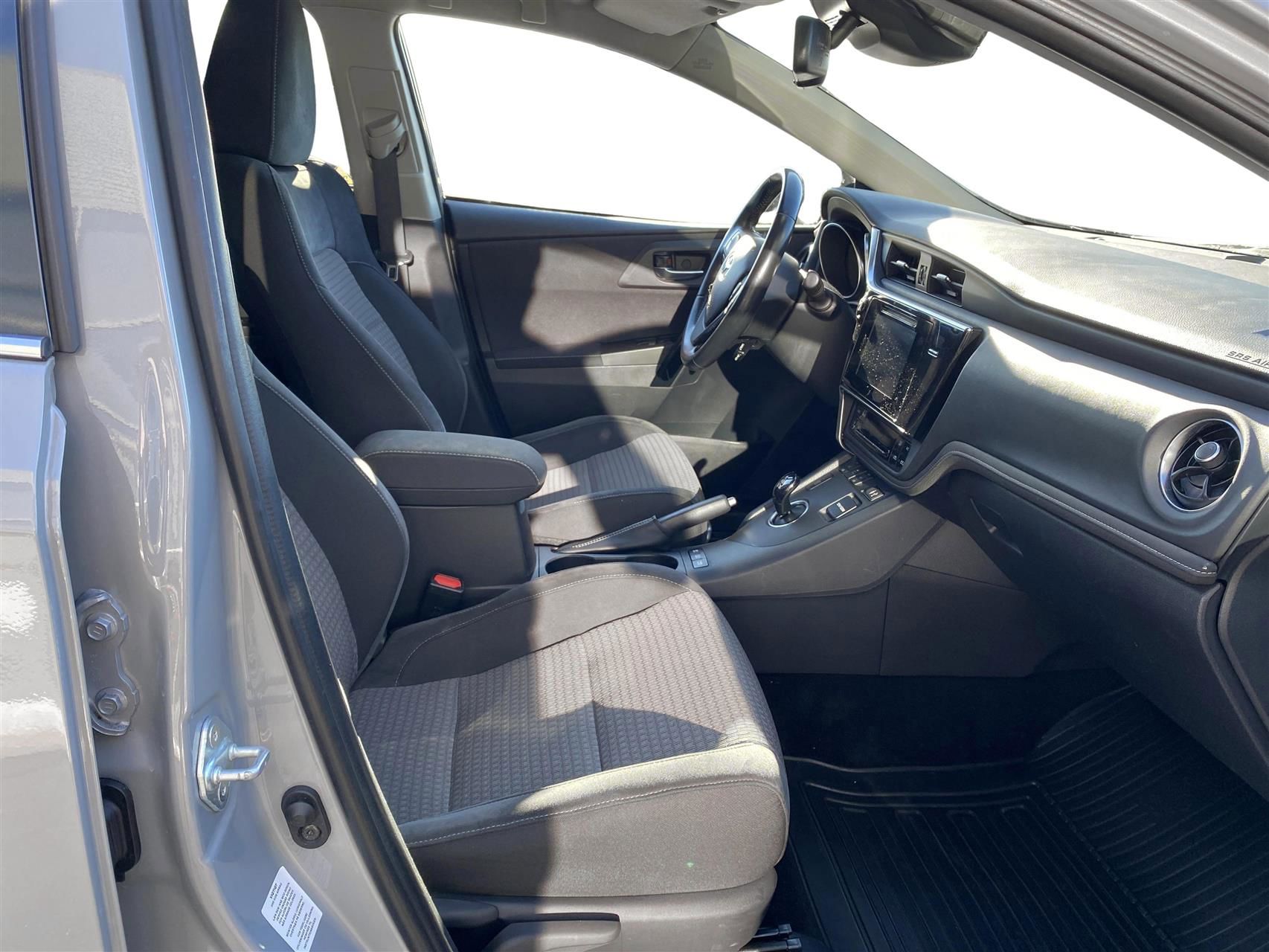 Billede af Toyota Auris Touring Sports 1,8 Hybrid H2 Selected Bi-tone 136HK Stc Aut.