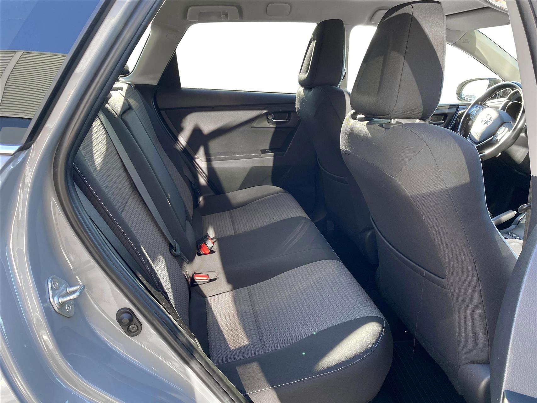 Billede af Toyota Auris Touring Sports 1,8 Hybrid H2 Selected Bi-tone 136HK Stc Aut.