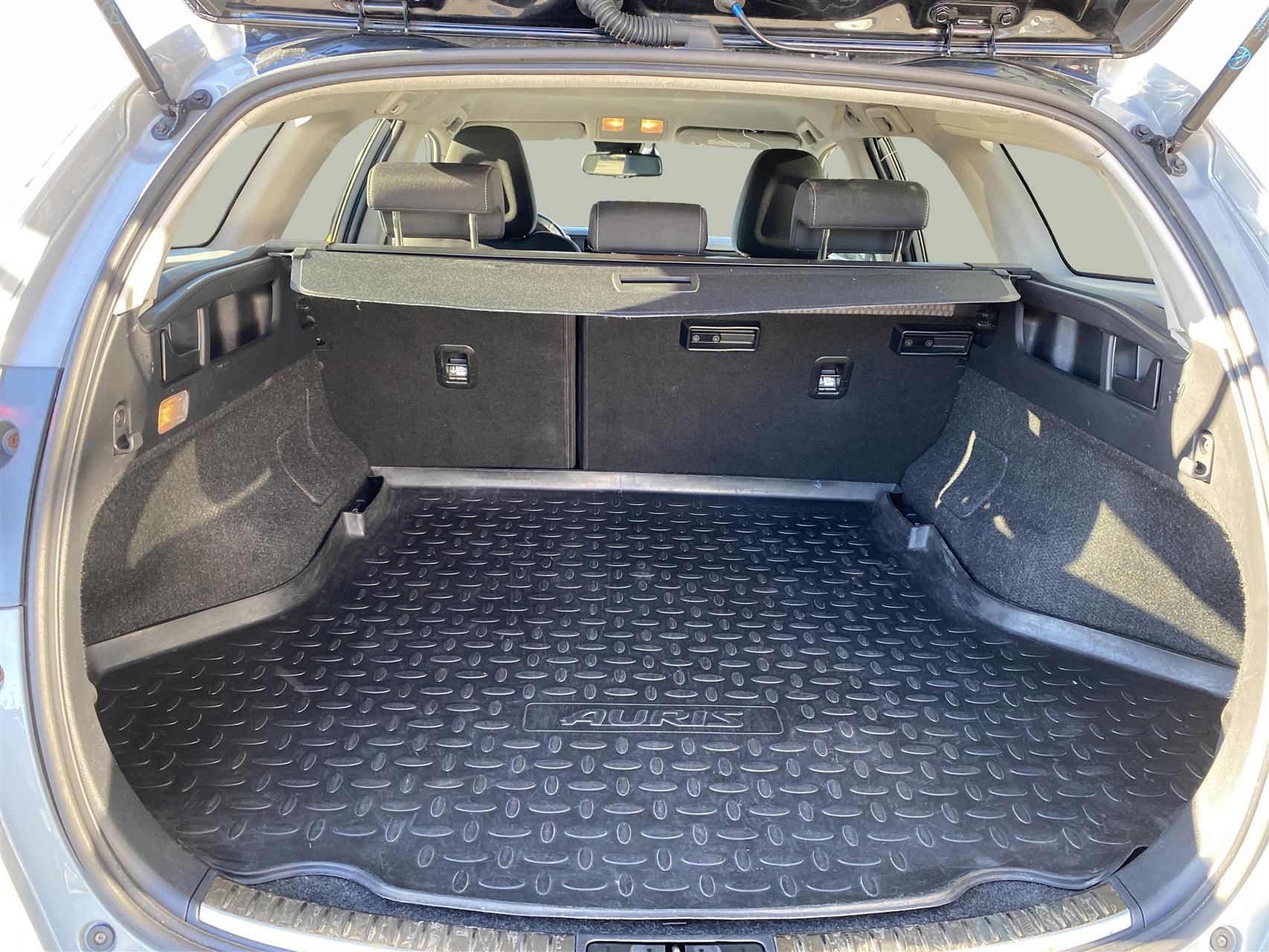 Billede af Toyota Auris Touring Sports 1,8 Hybrid H2 Selected Bi-tone 136HK Stc Aut.